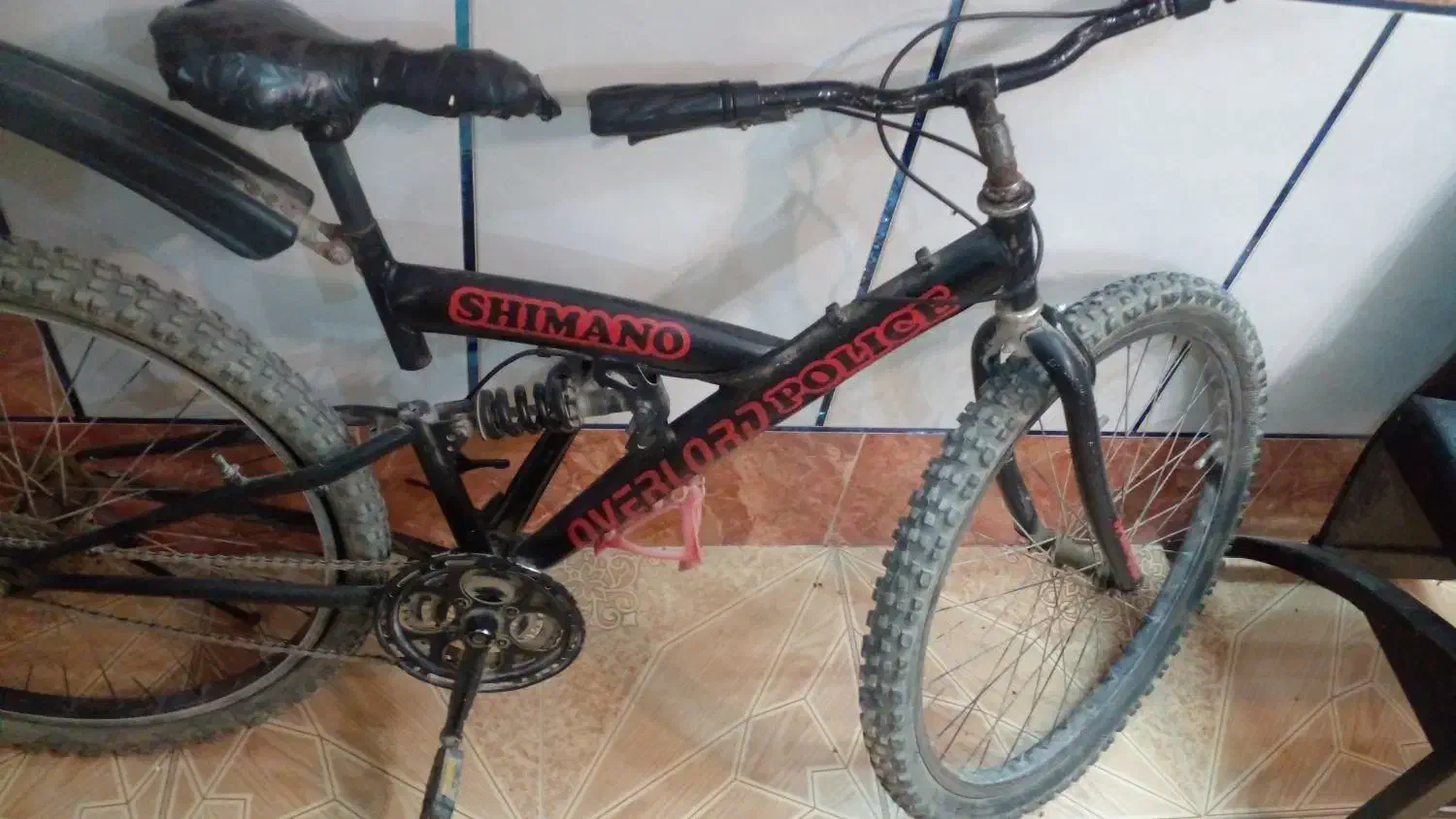 دوچرخه|دوچرخه، اسکیت، اسکوتر|قرق, |دیوار