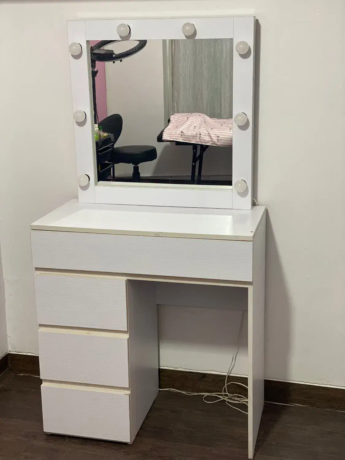 میز آرایشی چراغدار|میز و صندلی غذاخوری|تهران, زرکش|دیوار