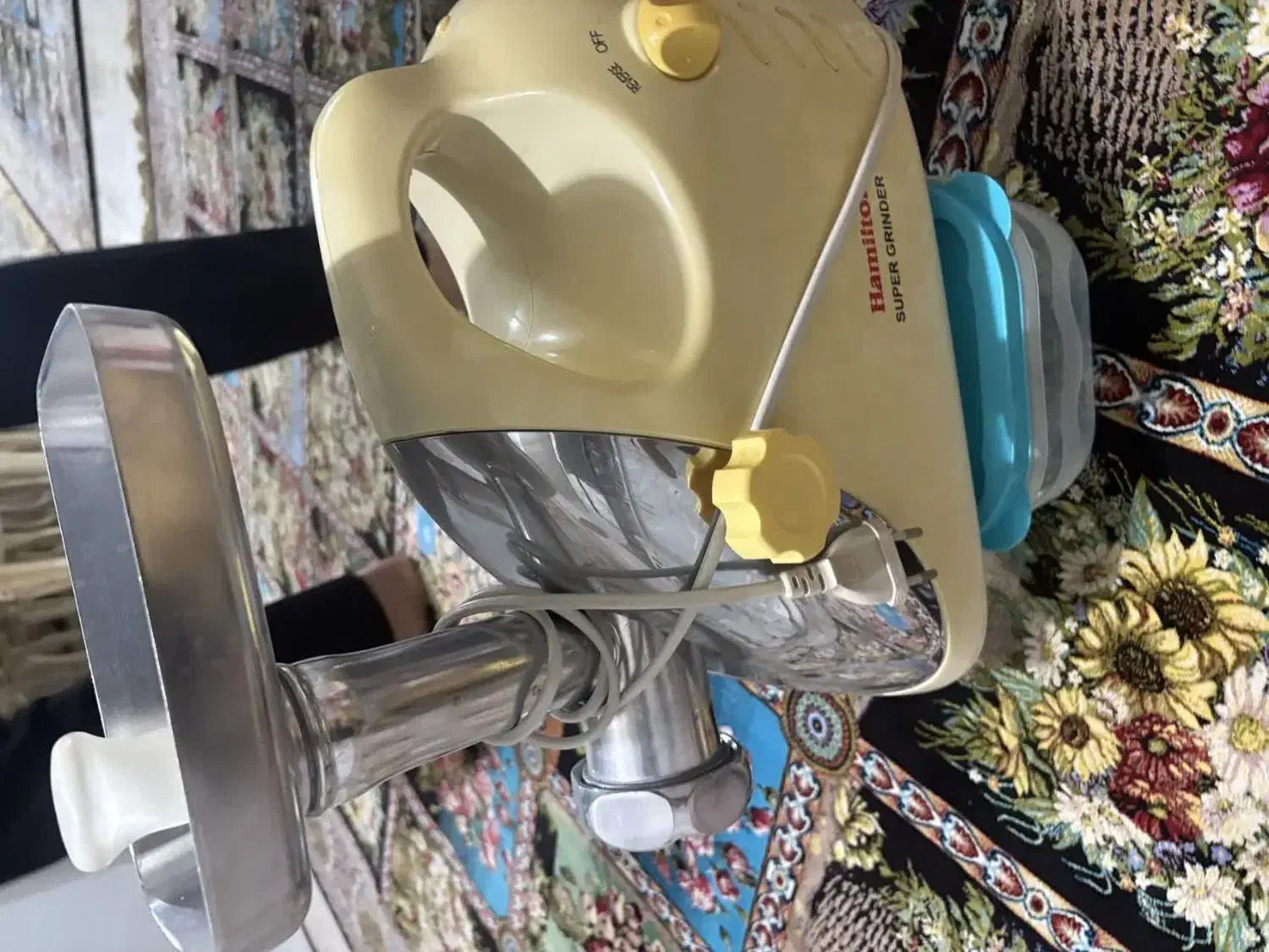 صندلی فلزی .چرخ گوشت و سرخ کن همیلتون|ظروف پخت‌وپز|مشهد, جانباز|دیوار