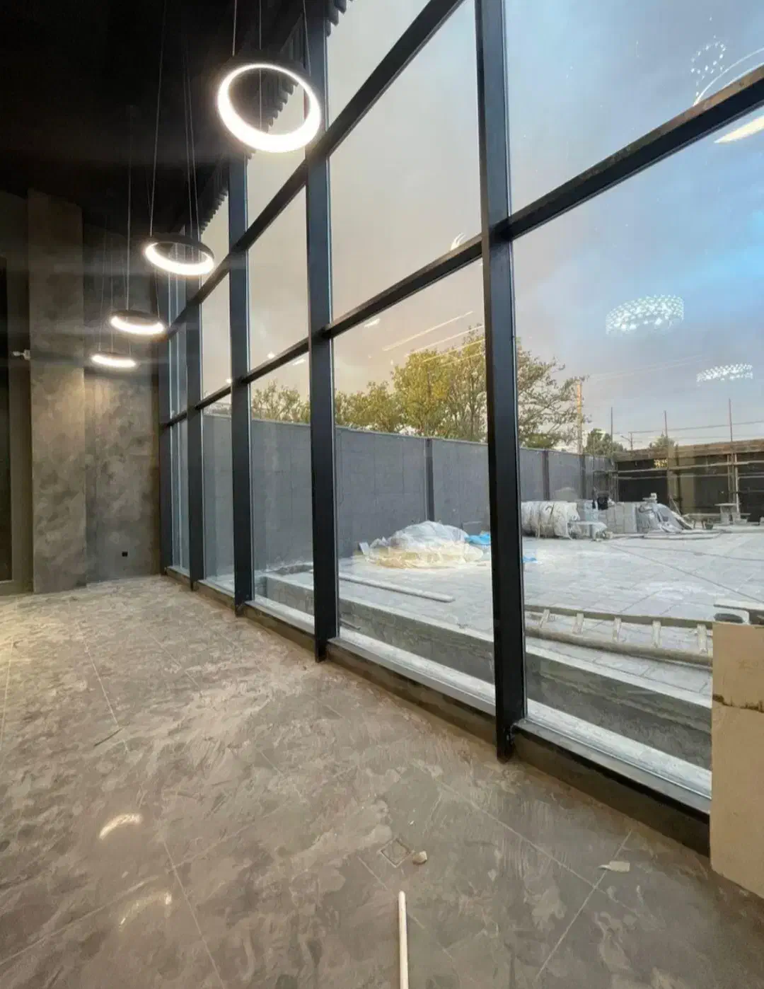 تمامی خدمات شیشه سکوریت وکرکره برقی وجک بازویی|خدمات پیشه و مهارت|تبریز, |دیوار