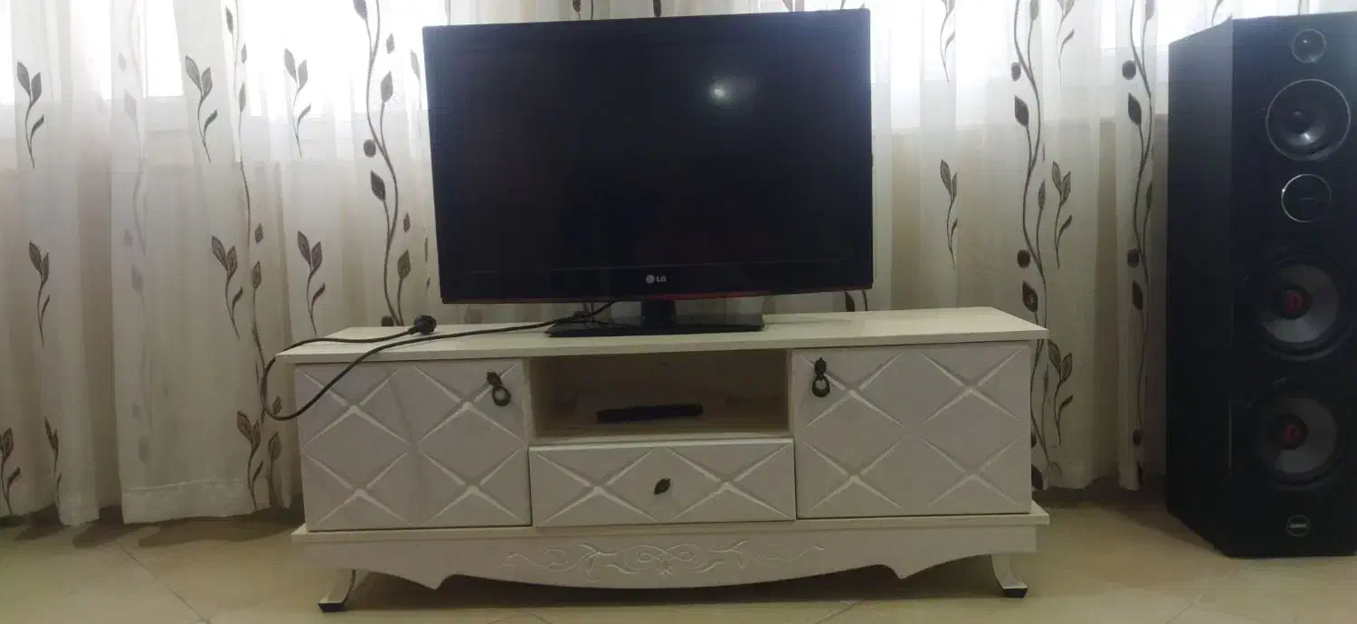 تلویزیون 32اینچ بامیز تلویزیون مدرن کاملا سالم|تلویزیون و پروژکتور|نورآباد, |دیوار