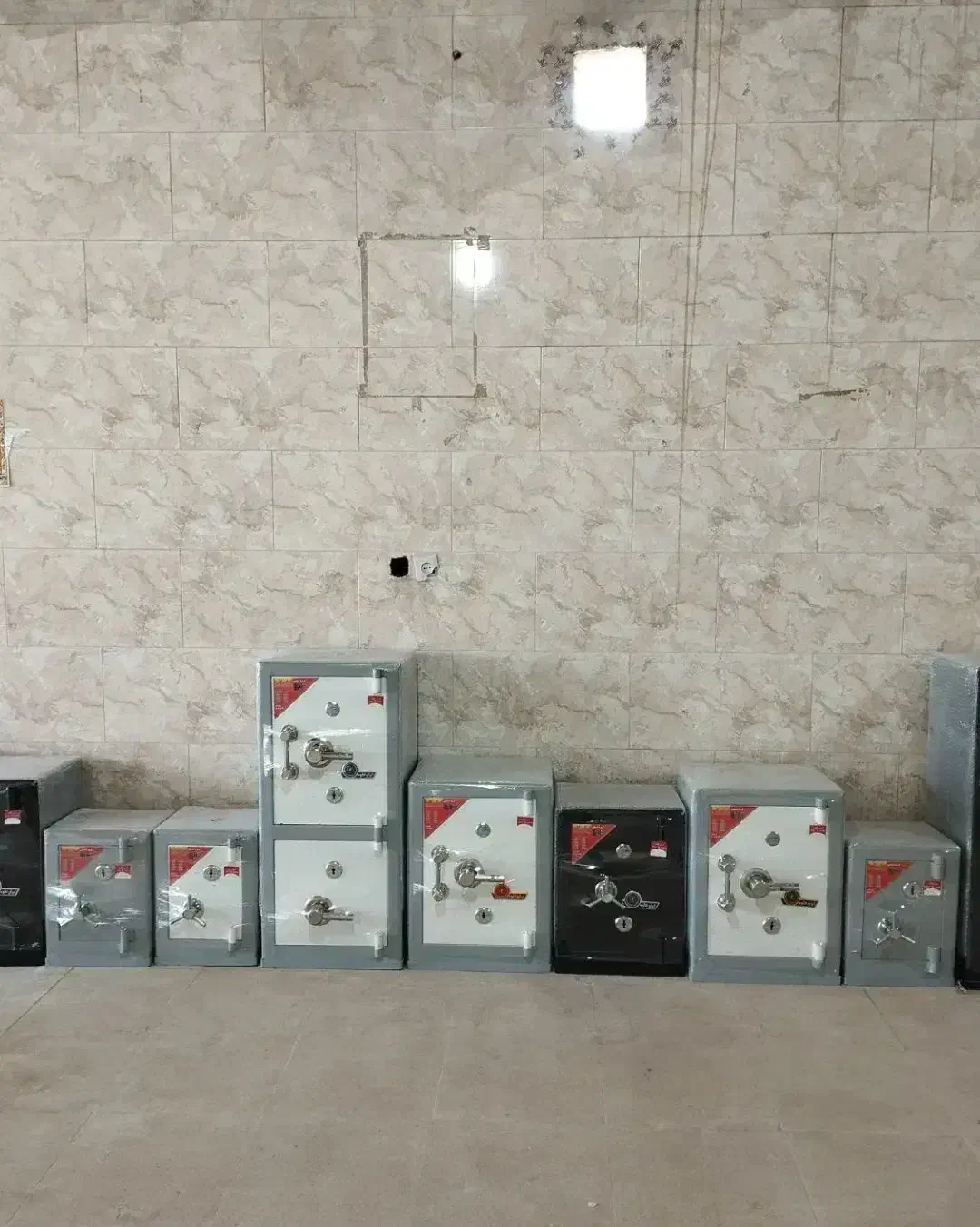 گاوصندوق ۱۰۰ کوتاه قد ۷۰ مدل ۲۵۰ کیلوی تحویل آنی|ابزارآلات|ارومیه, |دیوار