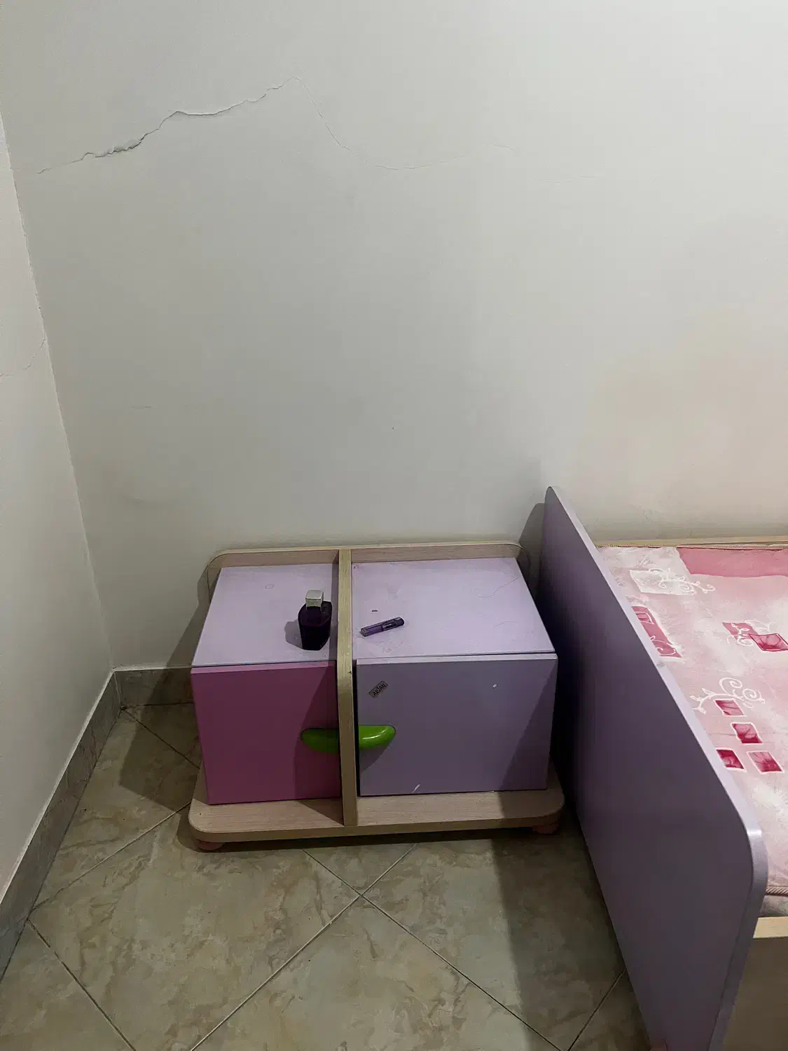 تخت و کمد و پاتختی یک نفره صورتی|تخت و سرویس خواب|تهران, اسکندری|دیوار