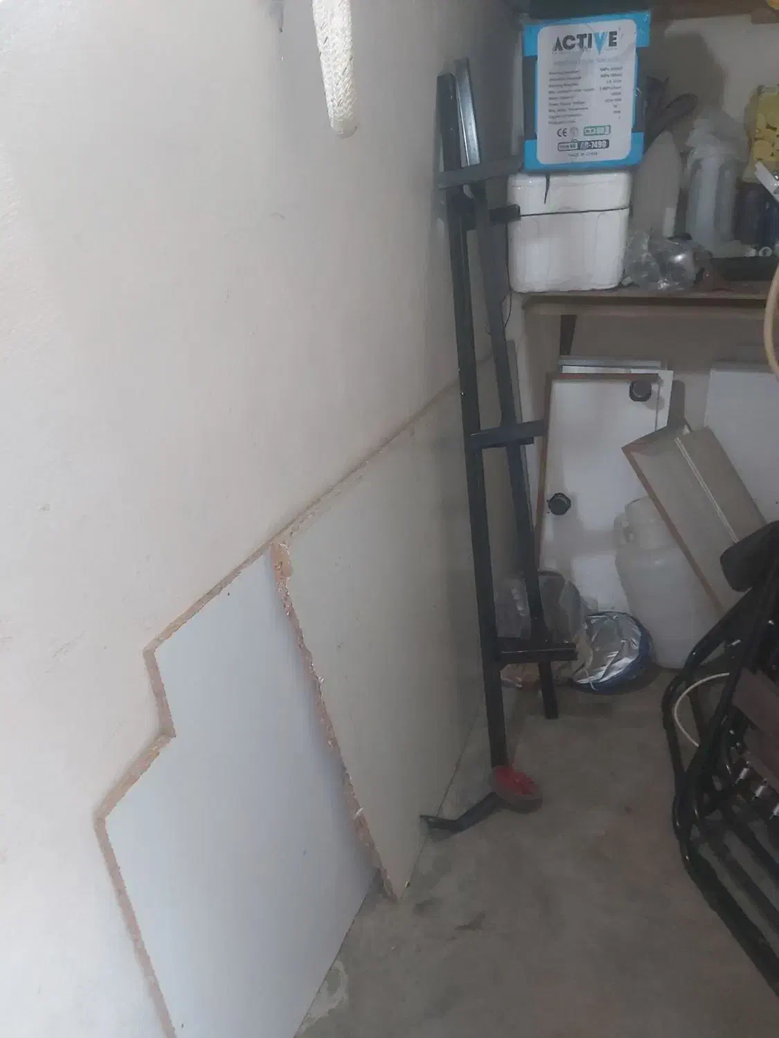 آهن زیر تخت|عمده‌فروشی|رشت, دروازه لاکان|دیوار