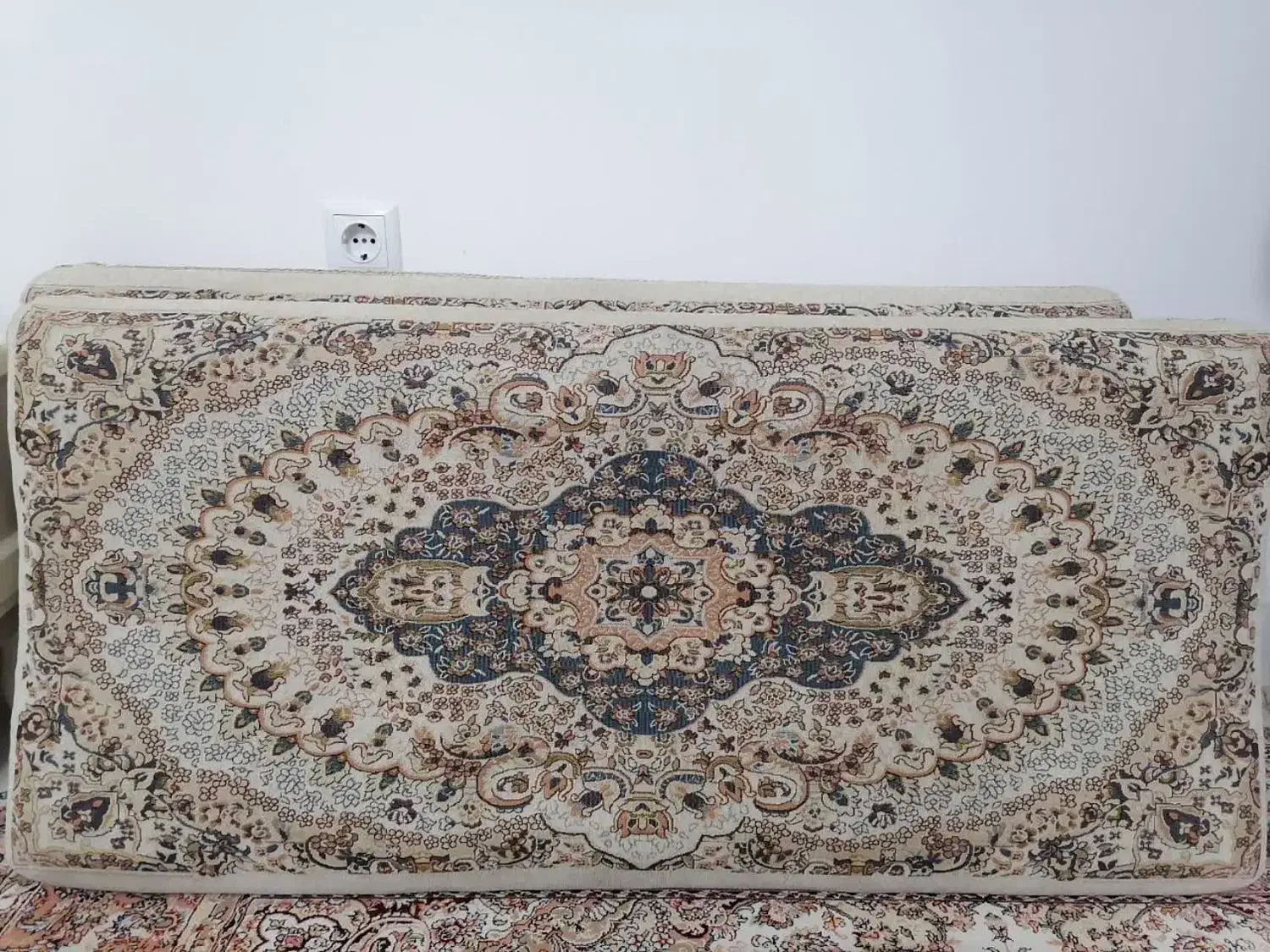 پشتی خیلی نو و مناسب جهیزیه رو مفت مفت بخر|پشتی|نیشابور, شهرک بهداری|دیوار