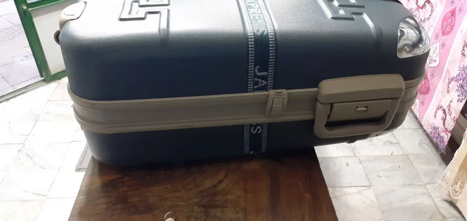 چمدان بزرگ ژاپنی|کیف، کفش، کمربند|مشکین‌دشت, |دیوار