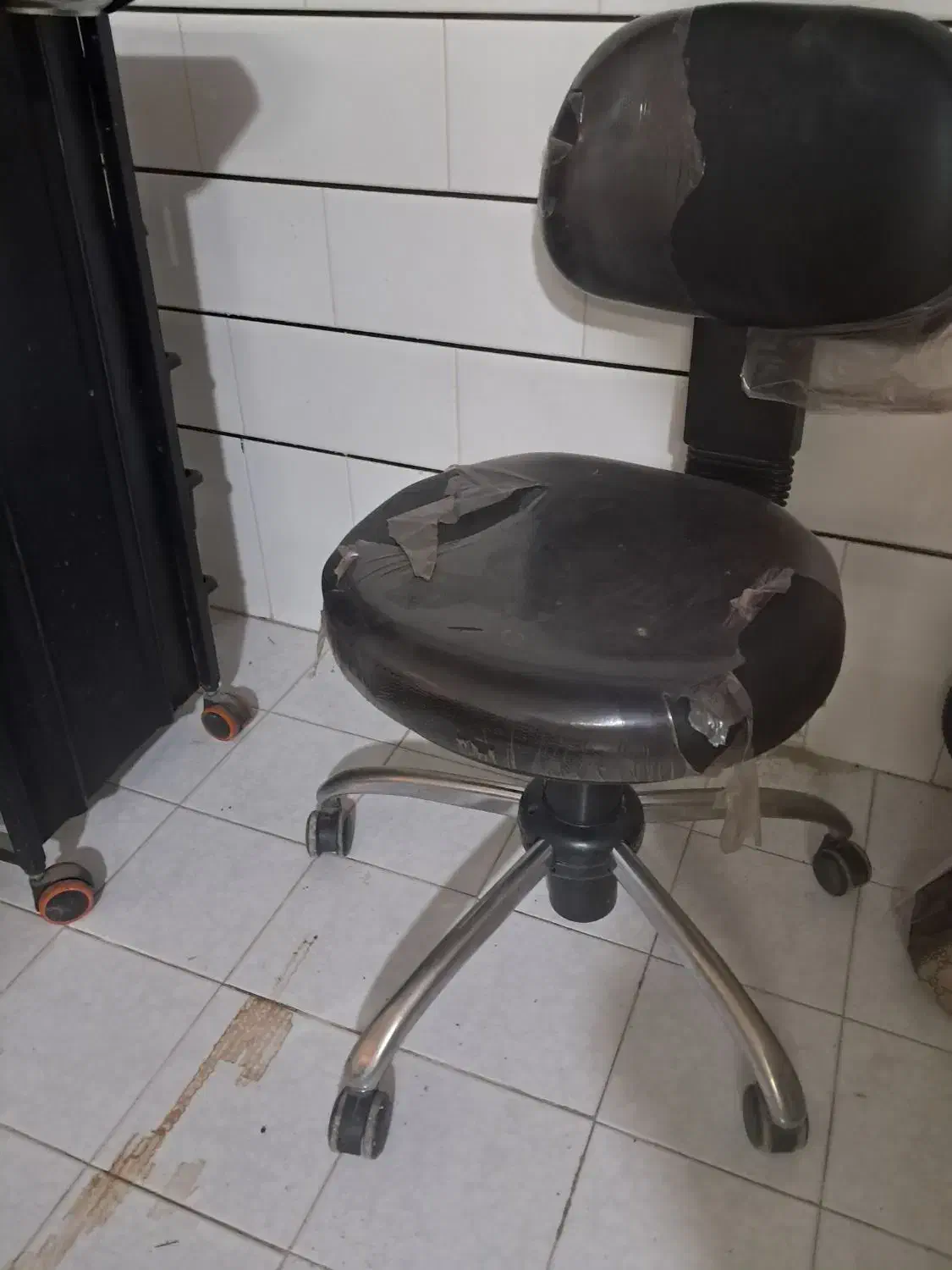 صندلی استادکارچرخشی|آرایشگاه و سالن‌های زیبایی|ساوه, |دیوار