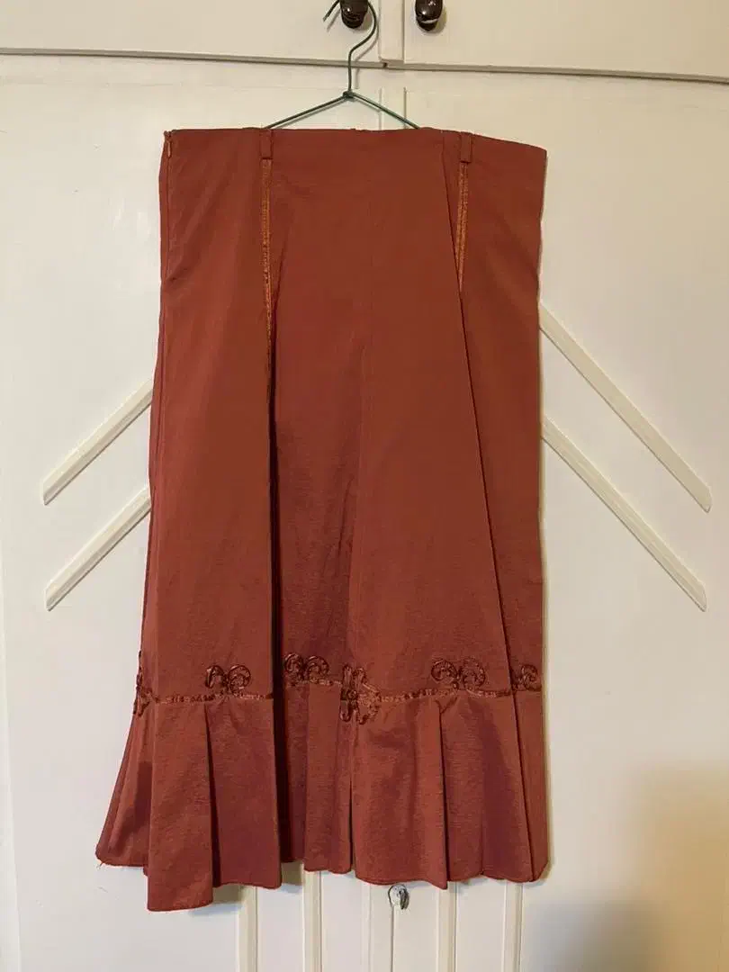 پیراهن و‌کت مجلسی|لباس|رشت, جهاد|دیوار