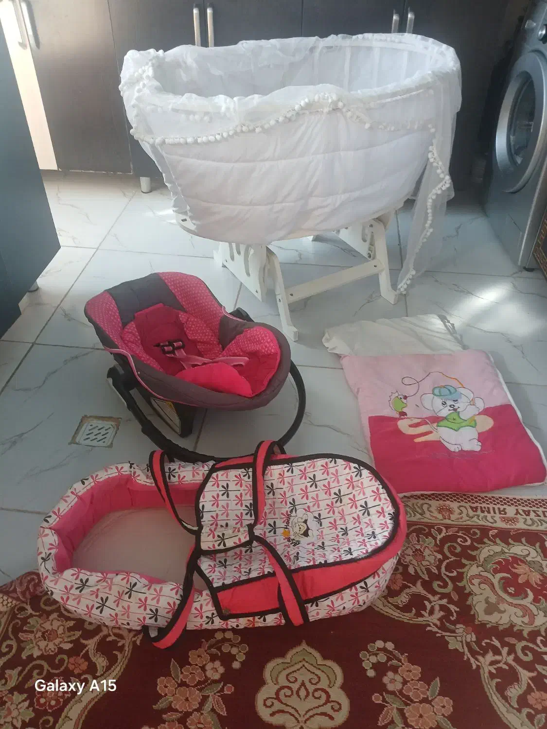 گهواره متحرک با بقیه وسایل|تخت و صندلی بچه|سنندج, |دیوار