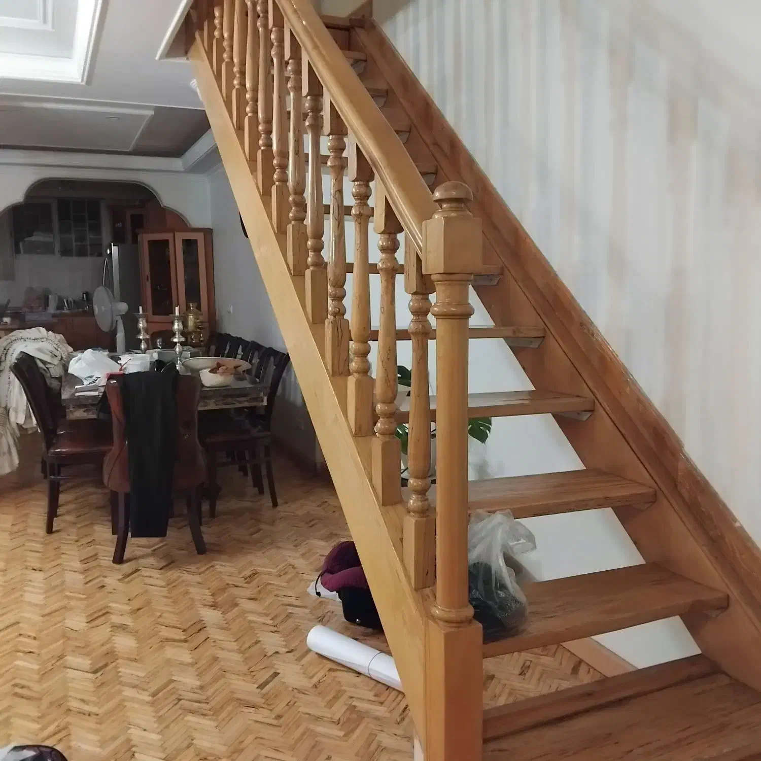 پله گرد چوبی نرده چوبی|خدمات پیشه و مهارت|چهارباغ, |دیوار