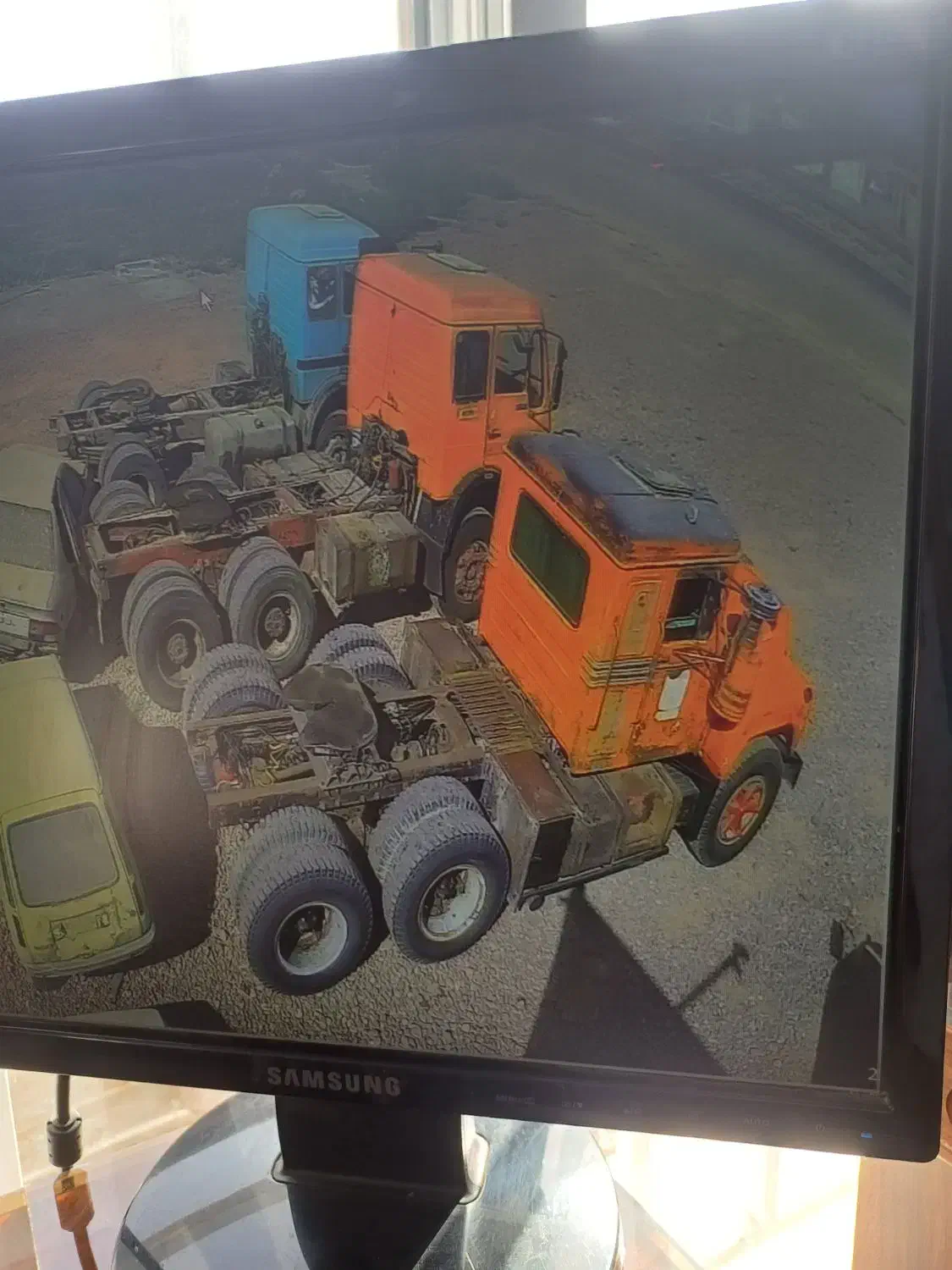 کشنده فرسوده|خودرو سنگین|ری, کارخانه سیمان|دیوار