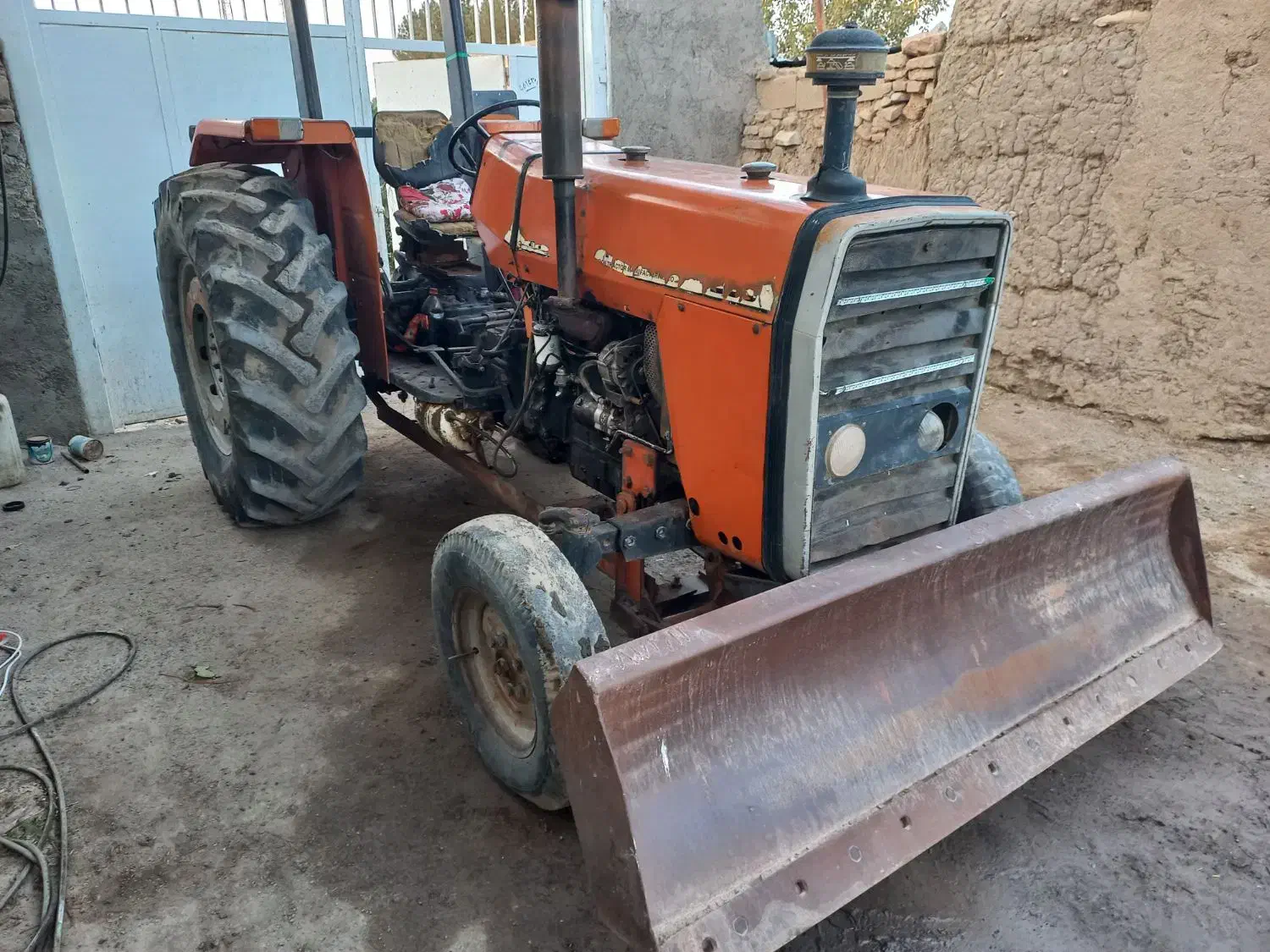 تراکتور۲۸۵تک مدل۸۲|خودرو سنگین|سبزوار, باهنر|دیوار