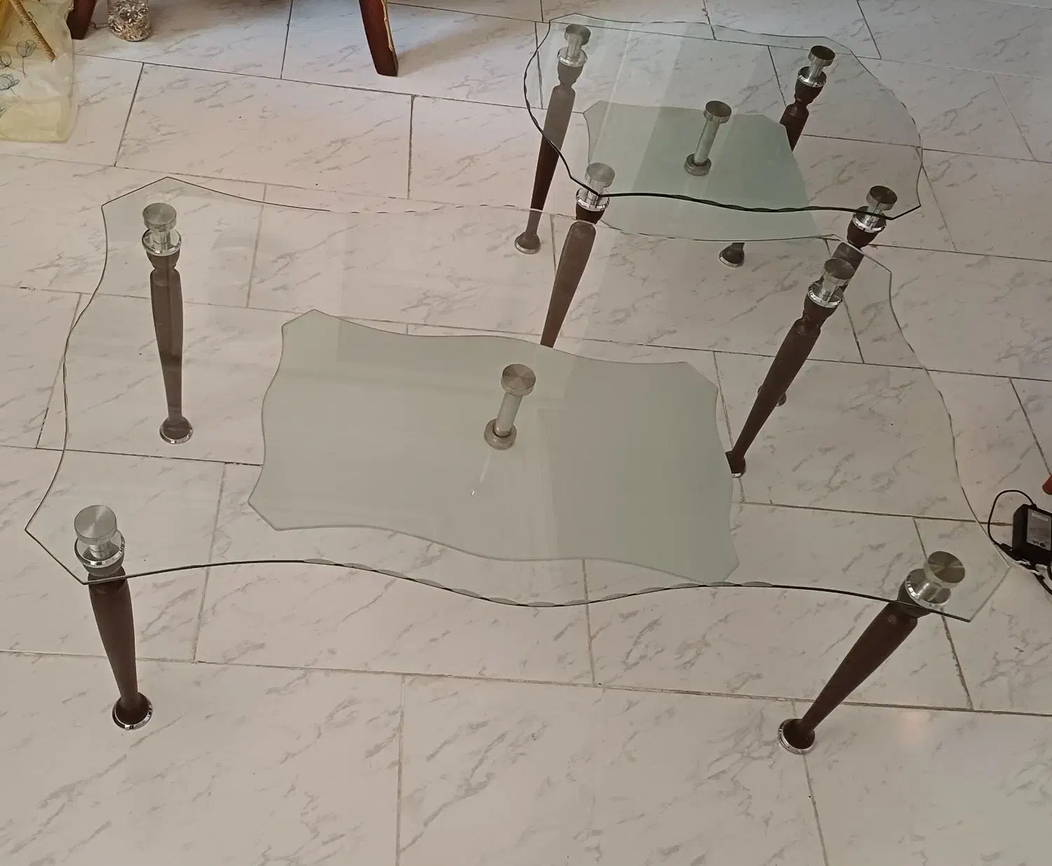 میز شیشه ای جلومبلی|مبلمان خانگی و میز عسلی|تبریز, |دیوار