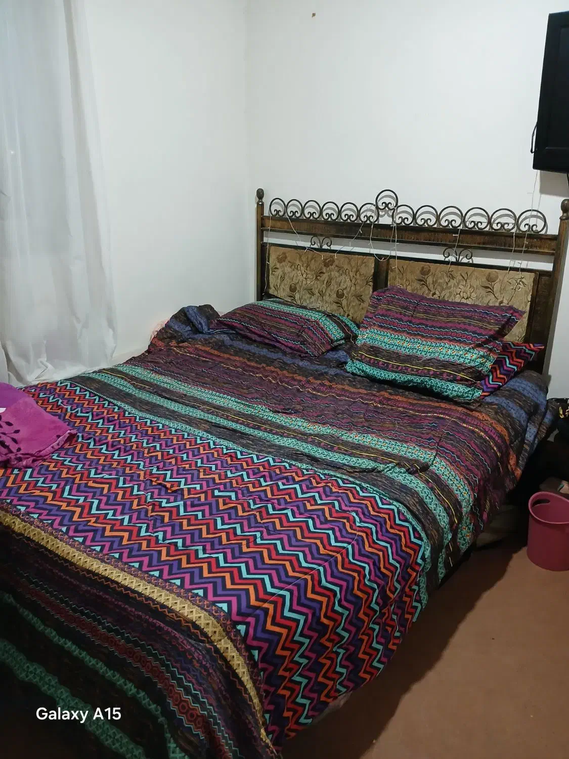 تخت دو نفره به همراه خوشخواب و روتختی|تخت و سرویس خواب|بندر انزلی, مصلی|دیوار