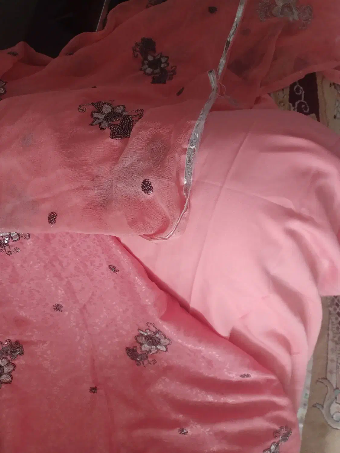 پارچه|لباس|گرمسار, |دیوار