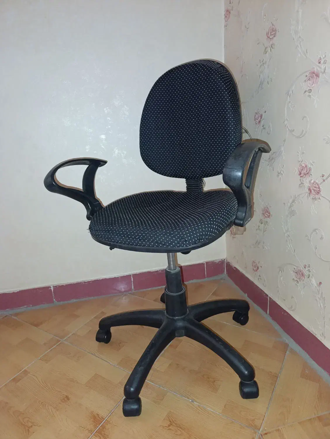 صندلی اداری|صندلی و نیمکت|محمدیه-قزوین, |دیوار