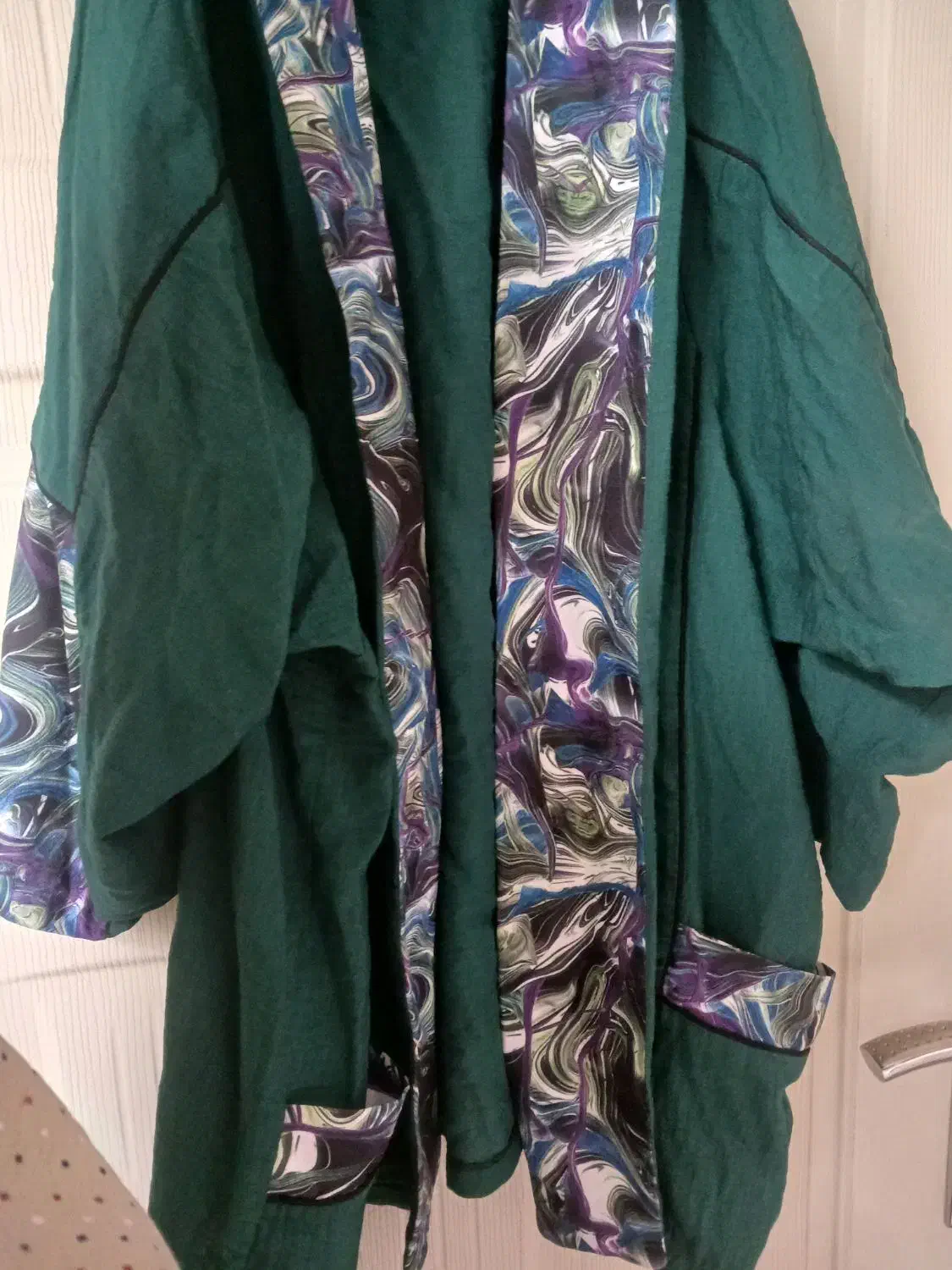 مانتو ها قیمت دویست و پنجاه کاپشن و بارانی چهارصد|لباس|خوی, |دیوار