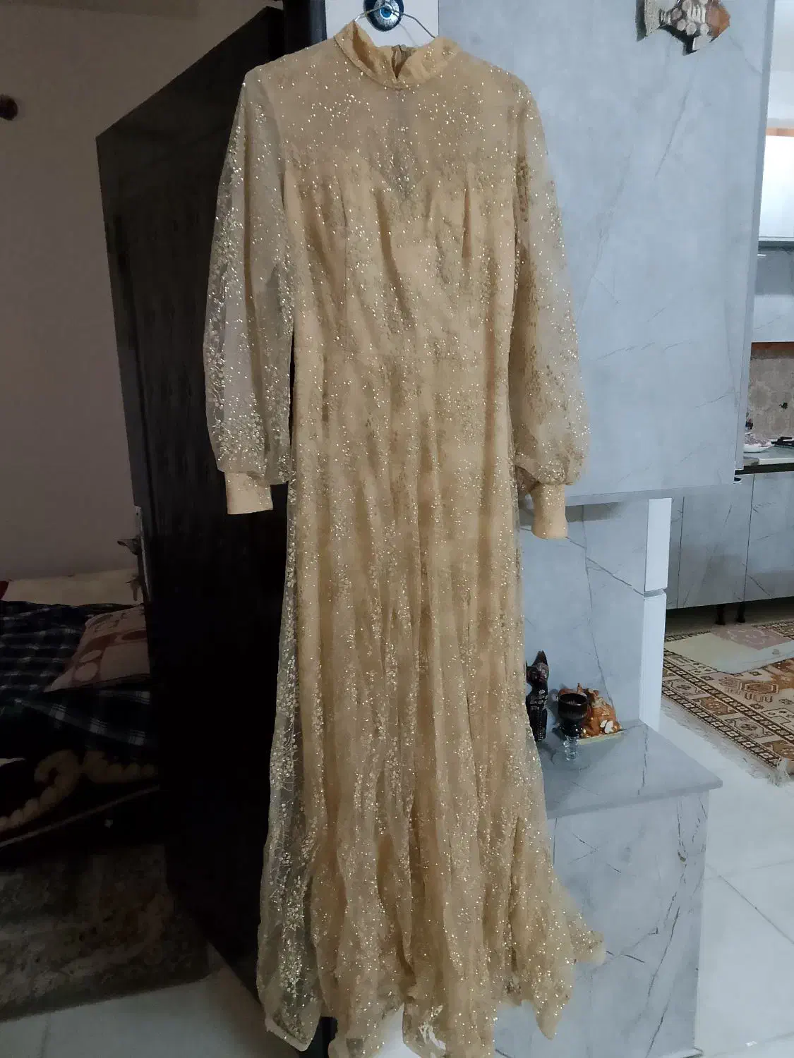 لباس مجلسی|لباس|قنوات, |دیوار