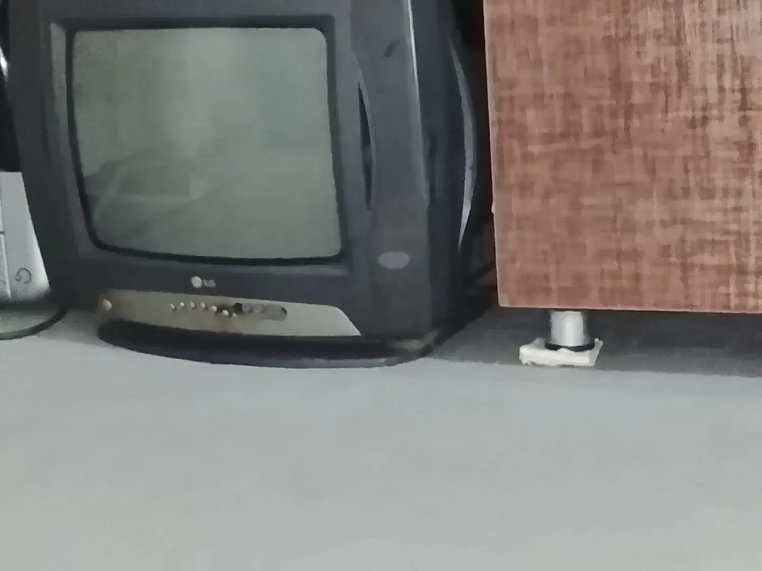 تلویزیون ال جی 14اینچ|تلویزیون و پروژکتور|رشت, سلیمانداراب|دیوار