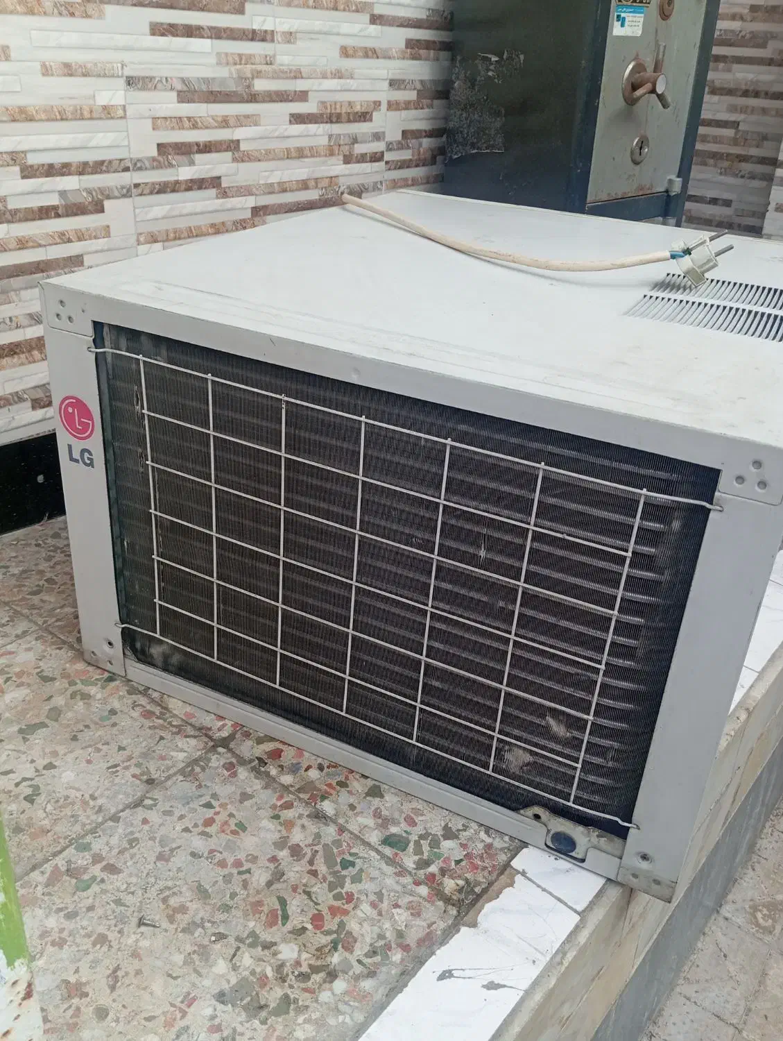کولر پنجره ای ال جی بهمراه کنترل|کولر گازی و فن‌کوئل|رشت, کوی بیانی|دیوار