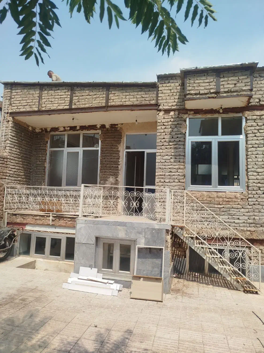 درب و پنجره آلومینیومی فلزی حاصل از تخریب و تعویض|مصالح و تجهیزات ساختمان|تبریز, |دیوار