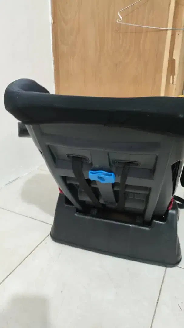 یک عدد صندلی ماشین کودک نو|تخت و صندلی بچه|بندر گناوه, |دیوار