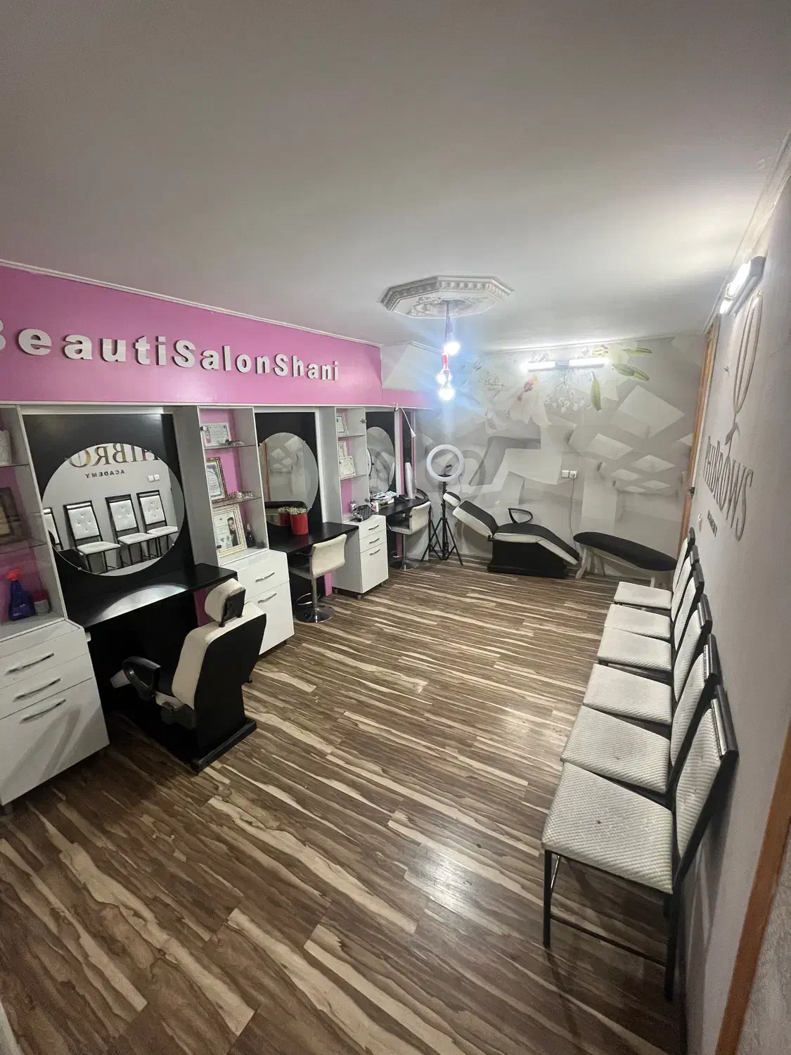 واگزاری سالن زیبایی فول امکانات بر خیابان اصلی|اجارهٔ دفتر کار، اتاق اداری، مطب|قم, هفت تیر|دیوار