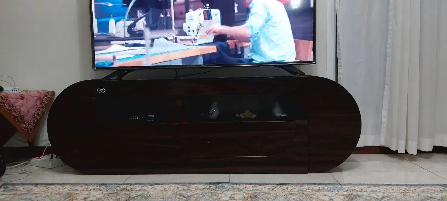 میز زیر تلویزیونی|میز تلویزیون|پرند, فاز ۳|دیوار