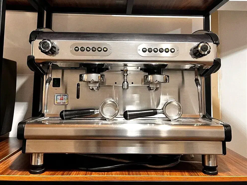 دستگاه اسپرسو Futura F90 ایتالیایی|کافی‌شاپ و رستوران|رشت, جهاد|دیوار