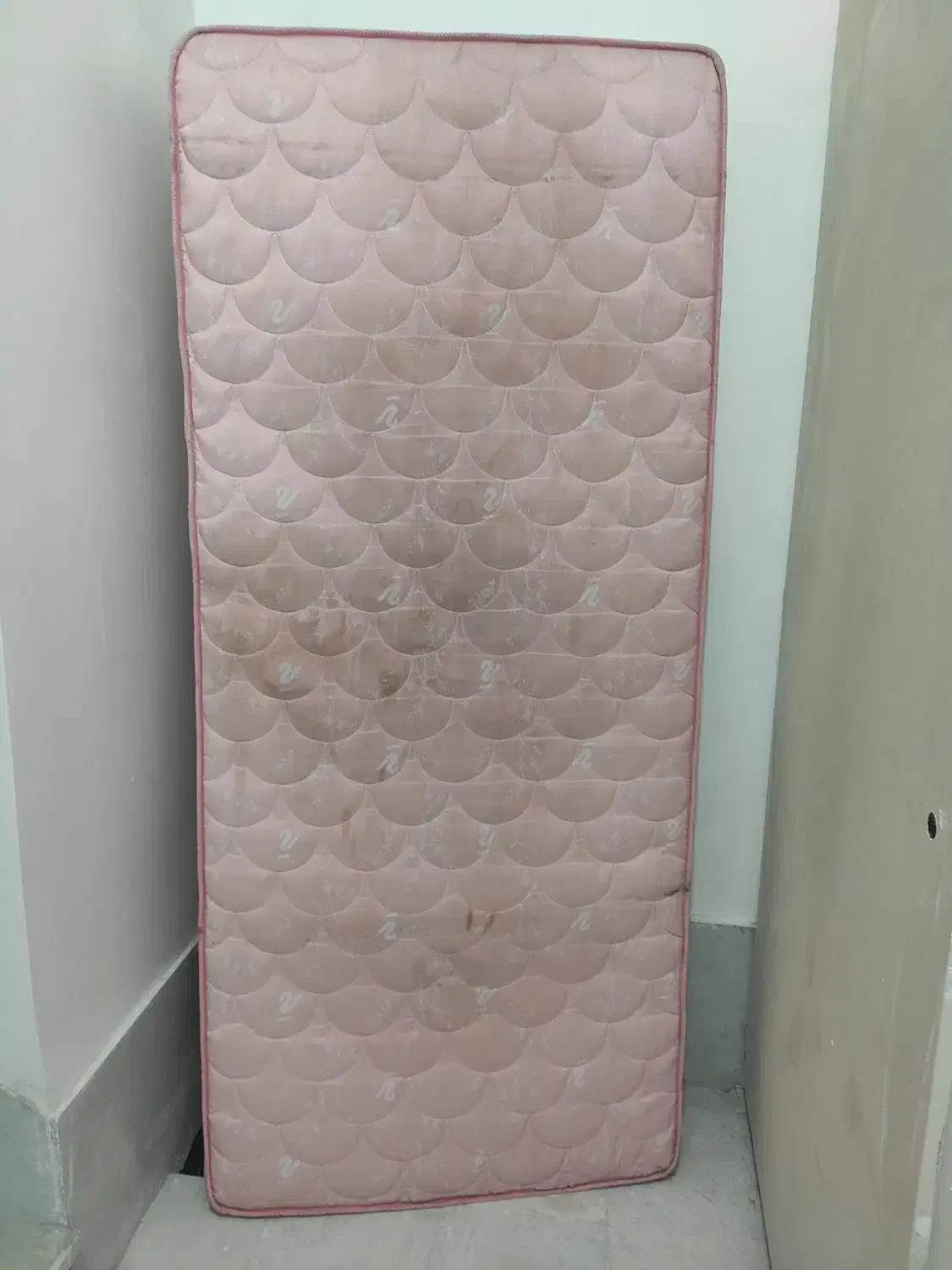 تشک|تشک تختخواب|میانه, |دیوار