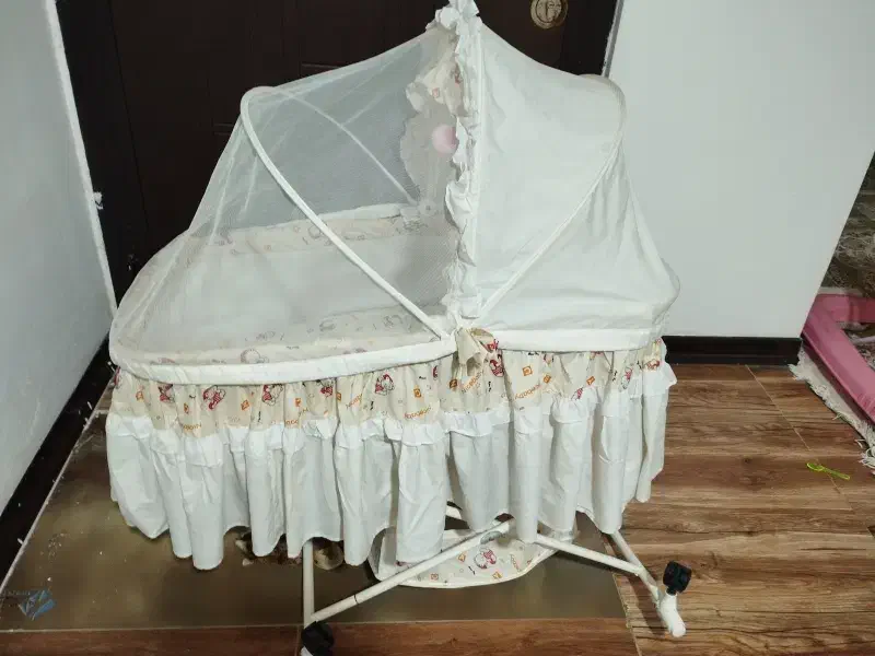 گهواره|تخت و صندلی بچه|کوهدشت, |دیوار