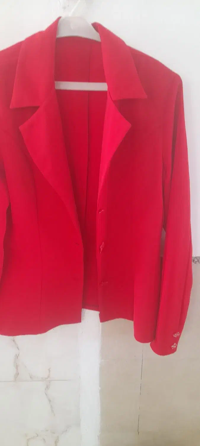 کت شلوار|لباس|شیراز, قلعه نو|دیوار