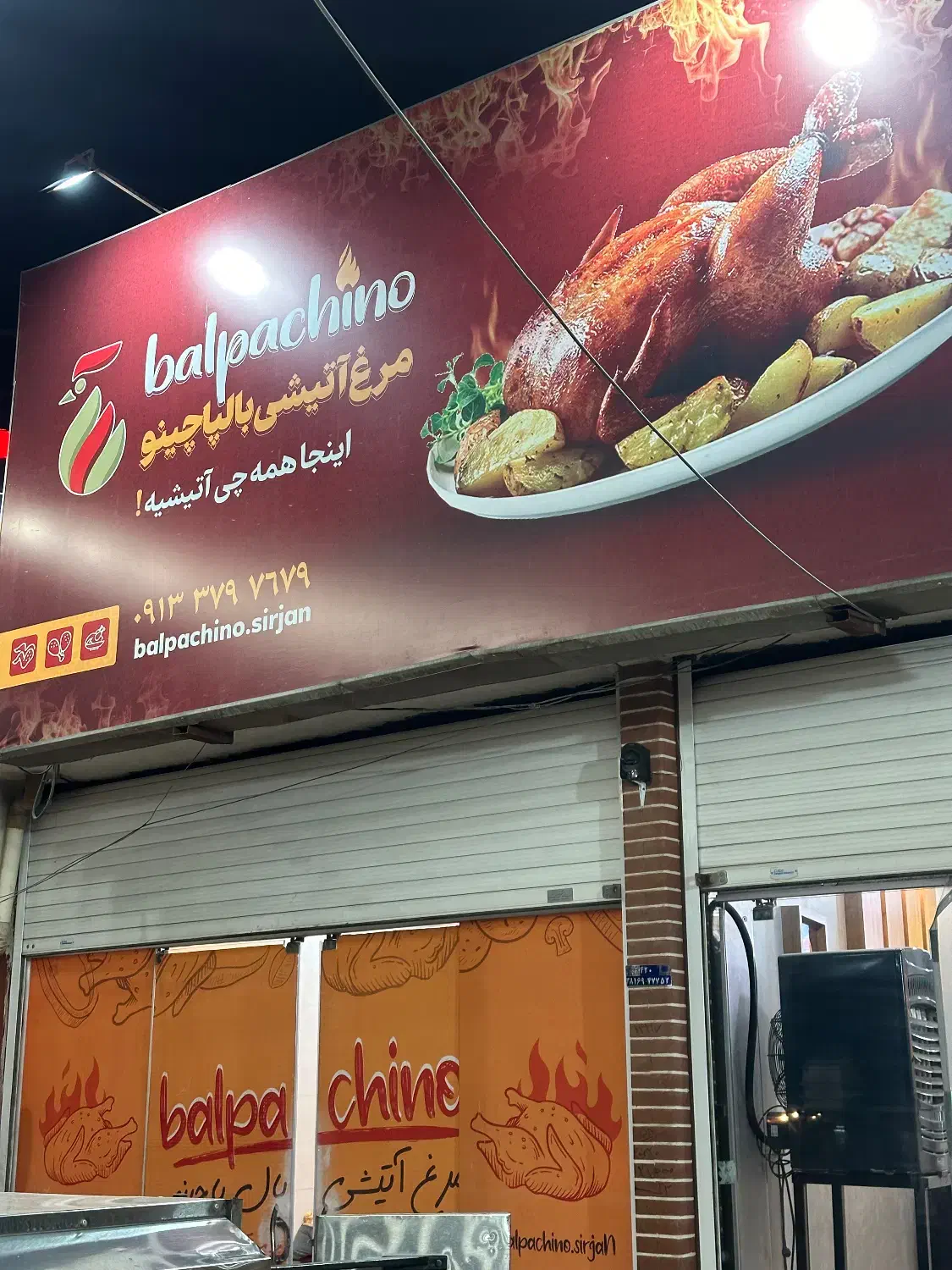 استخدام نیروی خانم صندوقدار،شیفت عصر|استخدام خدمات فروشگاه و رستوران|سیرجان, |دیوار