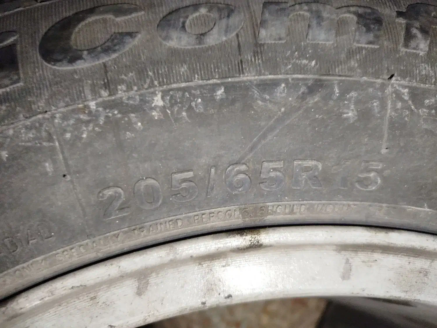 یه دونه رینگ آلومینیومی به همراه لاستیک|قطعات یدکی و لوازم جانبی|اندیشه, اندیشه فاز ۳|دیوار