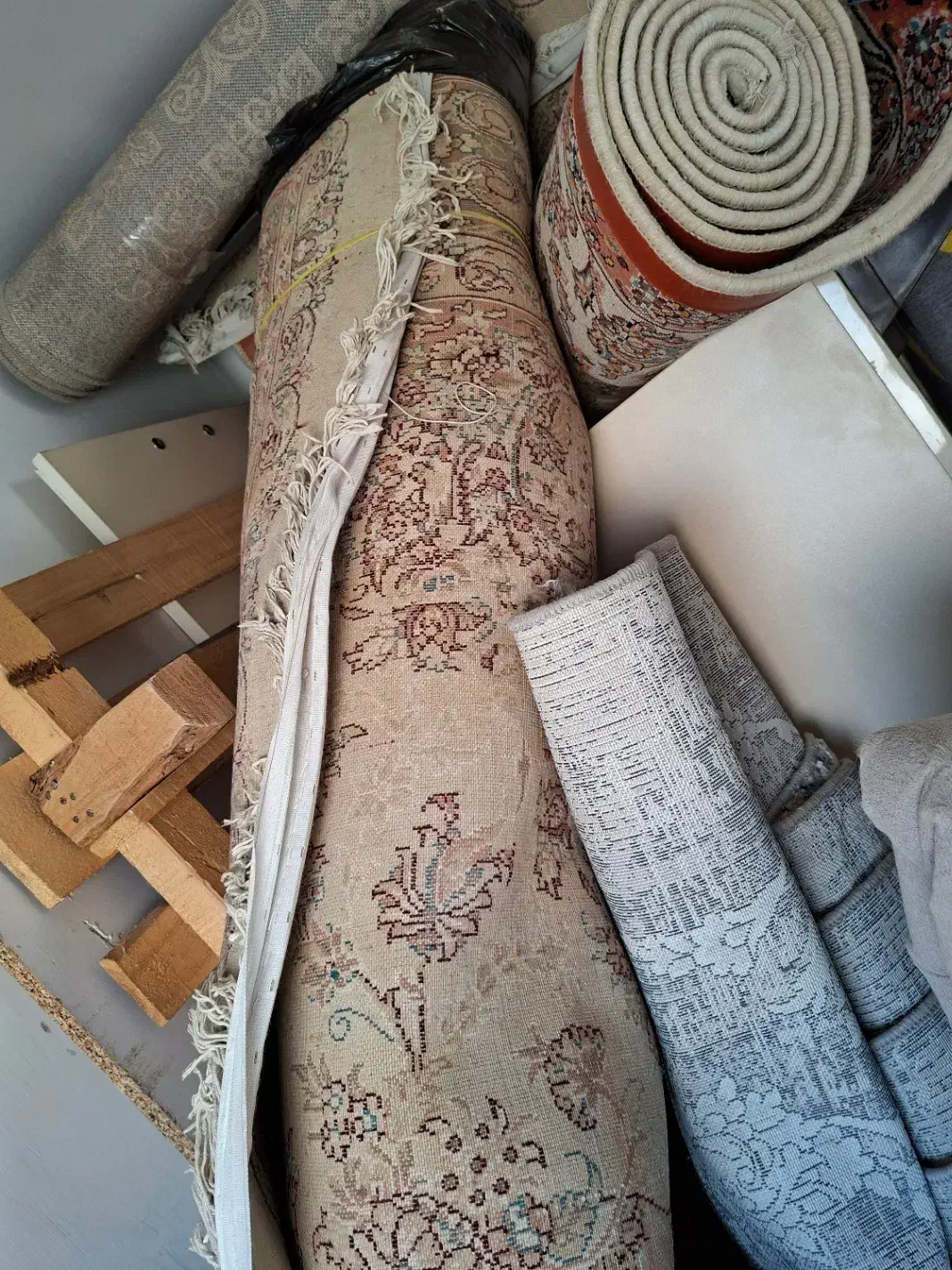 فروش دو تخته فرش و یک تخته فرش موکتی|فرش|دهگلان, |دیوار