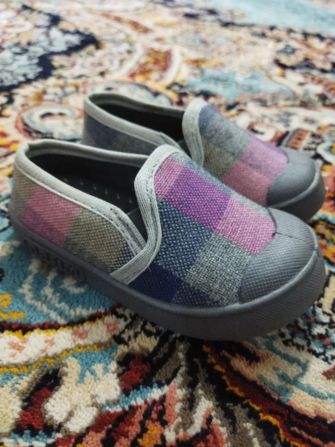 کفش|کفش و لباس بچه|آشخانه, |دیوار