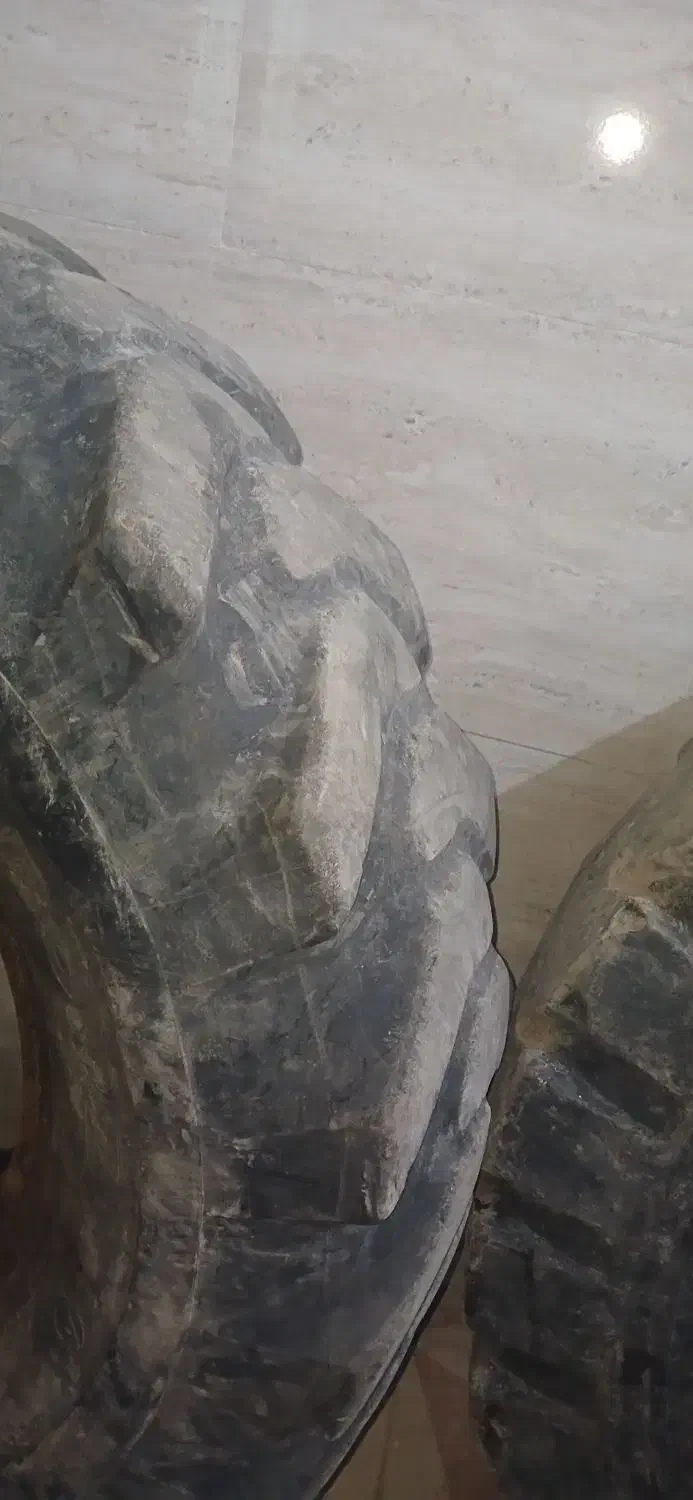 لاستیک گریدر|قطعات یدکی و لوازم جانبی|شیراز, گل سرخ|دیوار