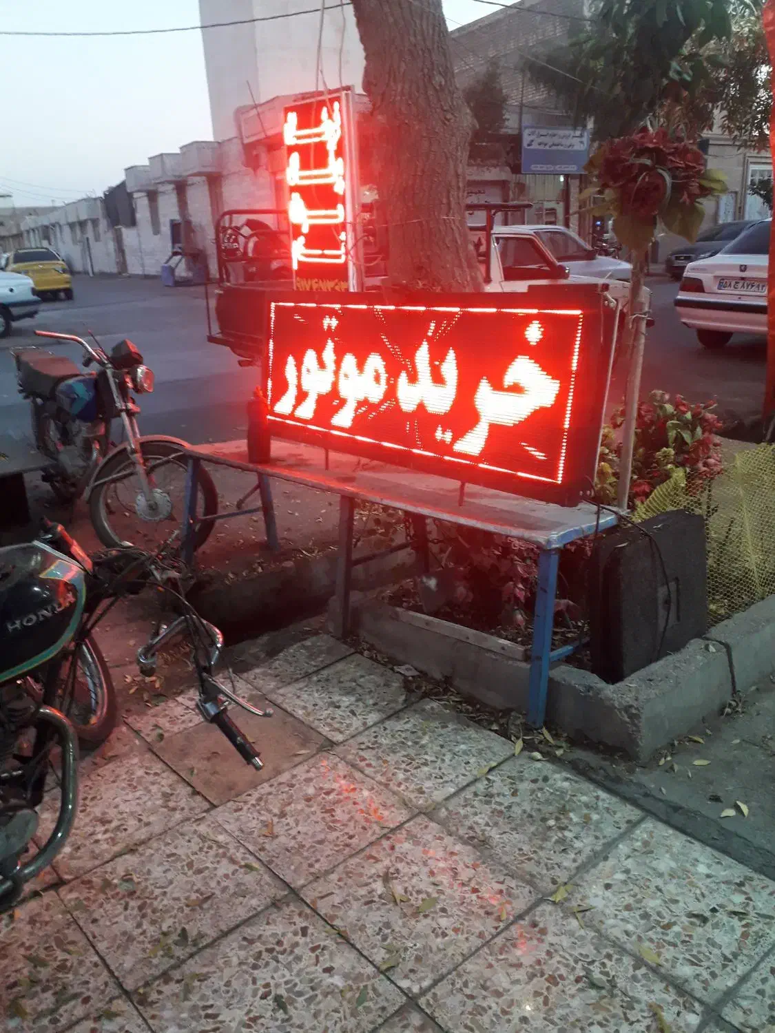 تابلو روان حرفه ای دو متر در ۶۰ بشرط|فروشگاه و مغازه|شیراز, لشکری|دیوار