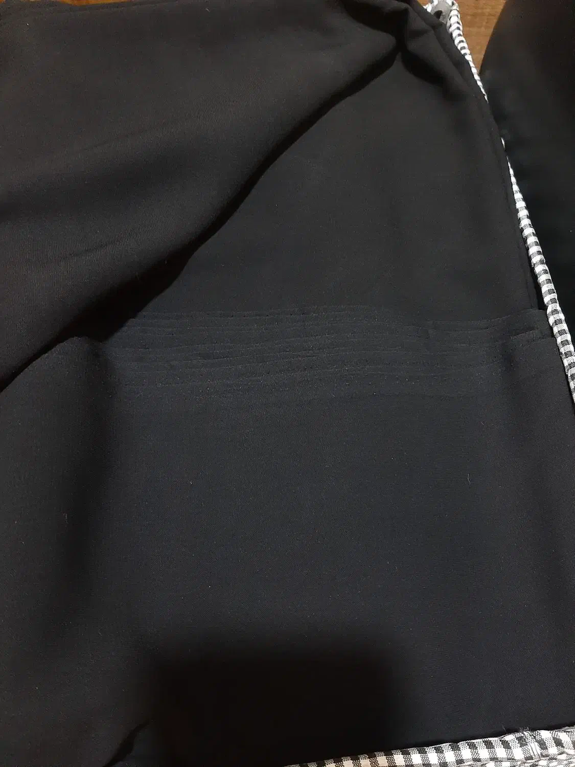 دو قواره پارچه چادری مشکی،و یک عدد عربی جده|لباس|رشت, کوی مهر|دیوار