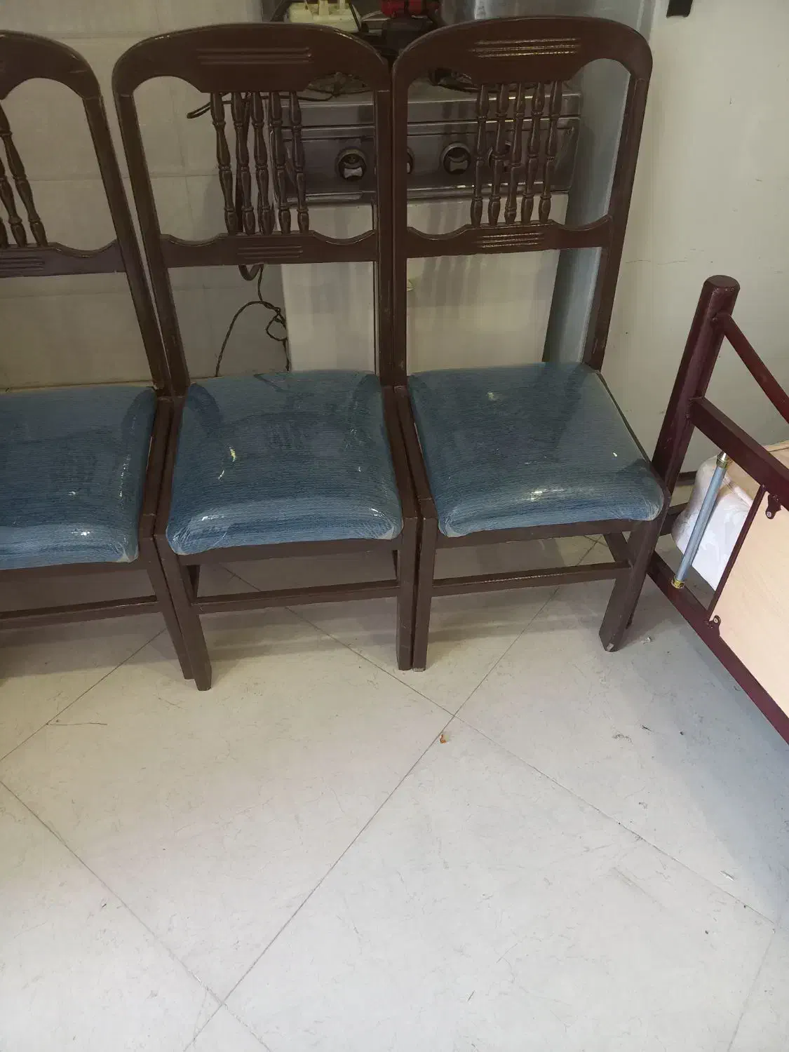 صندلی|میز و صندلی غذاخوری|یزد, |دیوار