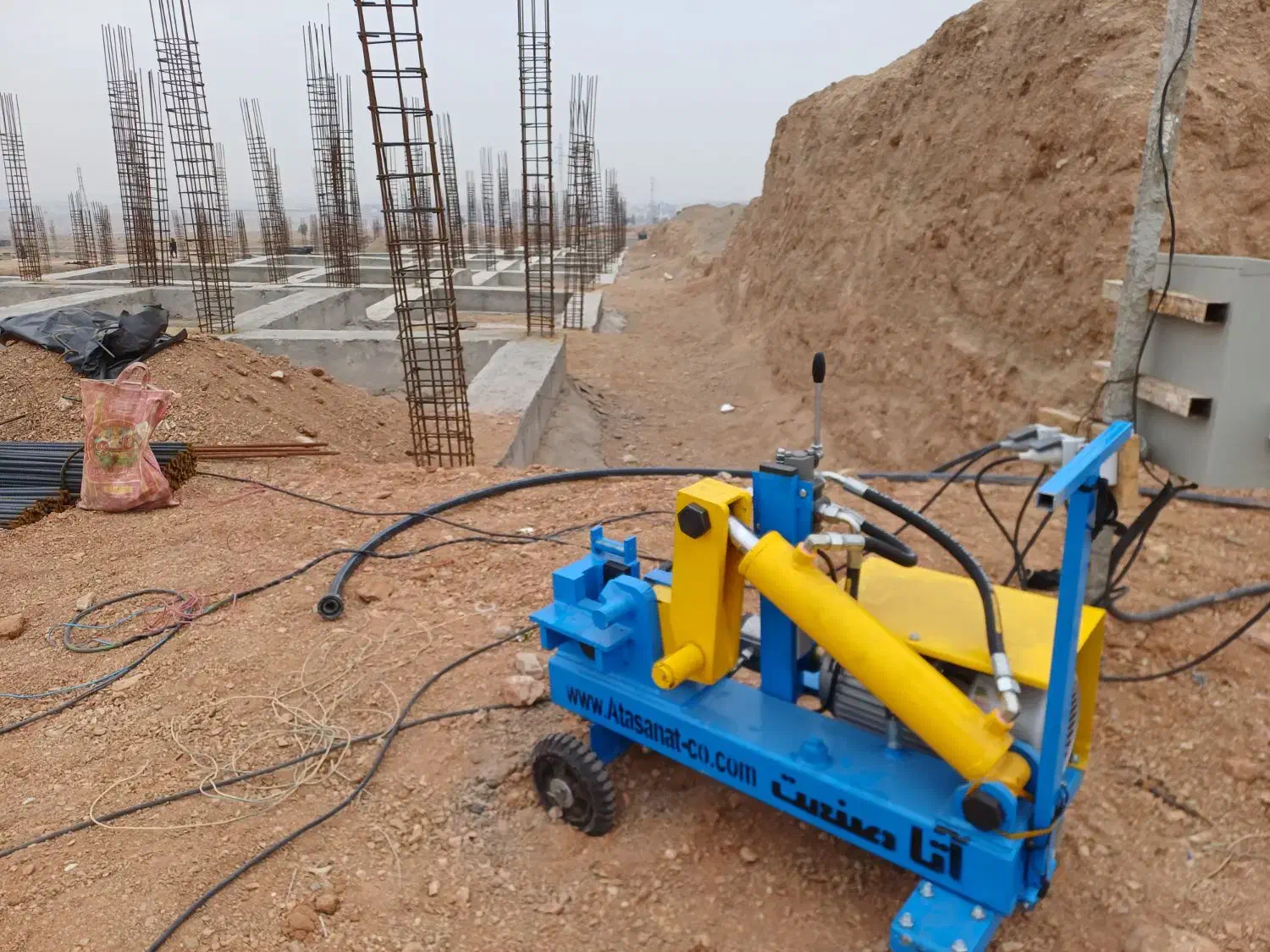 نیاز به کارگر ساده|استخدام معماری، عمران و ساختمانی|ایوانکی, |دیوار