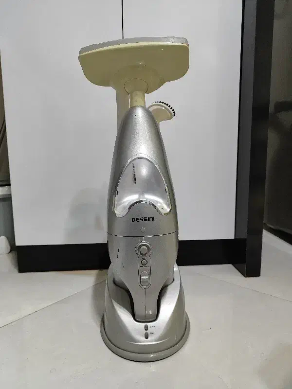 جارو شارژی برند Dessini کاملاً نو و استفاده نشده|جاروبرقی، جارو شارژی، بخارشو|گلبهار, شهر جدید گلبهار|دیوار