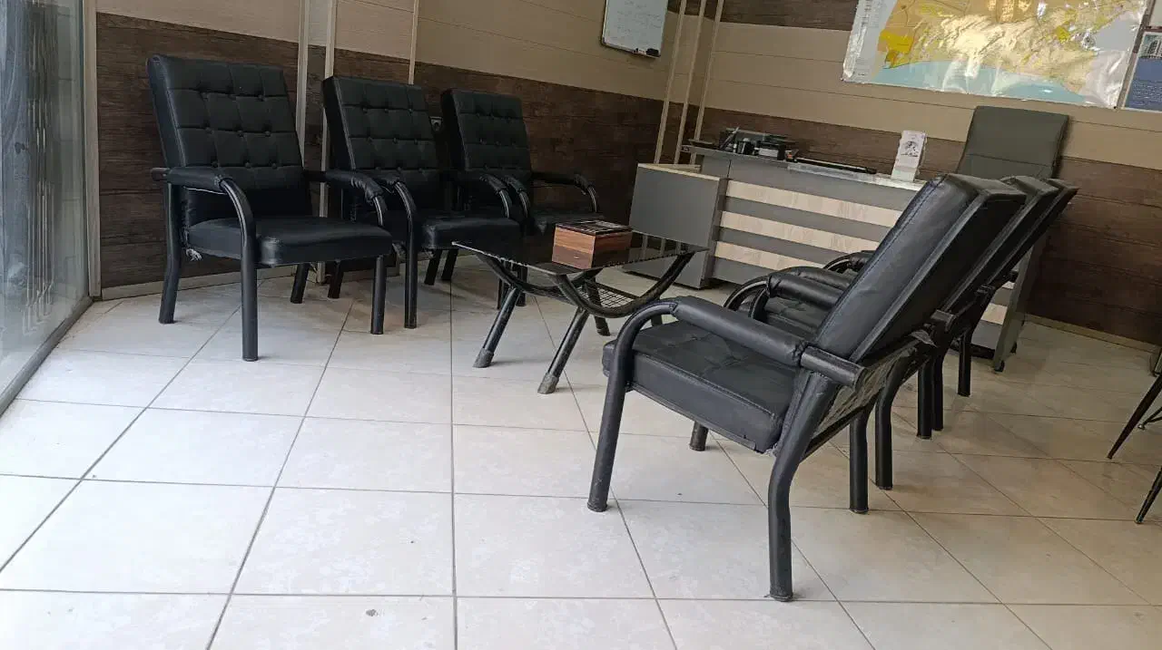 فروش میز و صندلی اداری و مدیریتی در حد نو|مبلمان اداری|بندرعباس, |دیوار