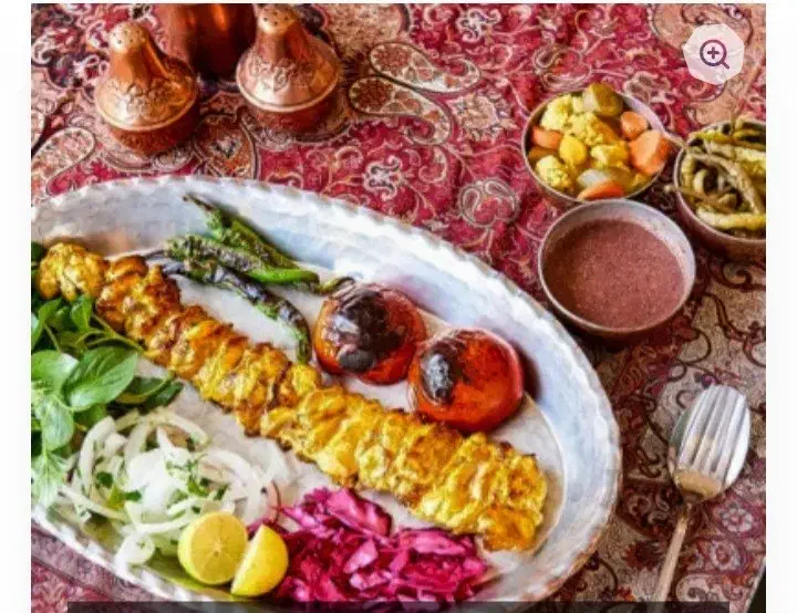 به چند نفر آشپز و کارگر رستوران نیازمندیم|استخدام خدمات فروشگاه و رستوران|تهران, علی‌آباد|دیوار