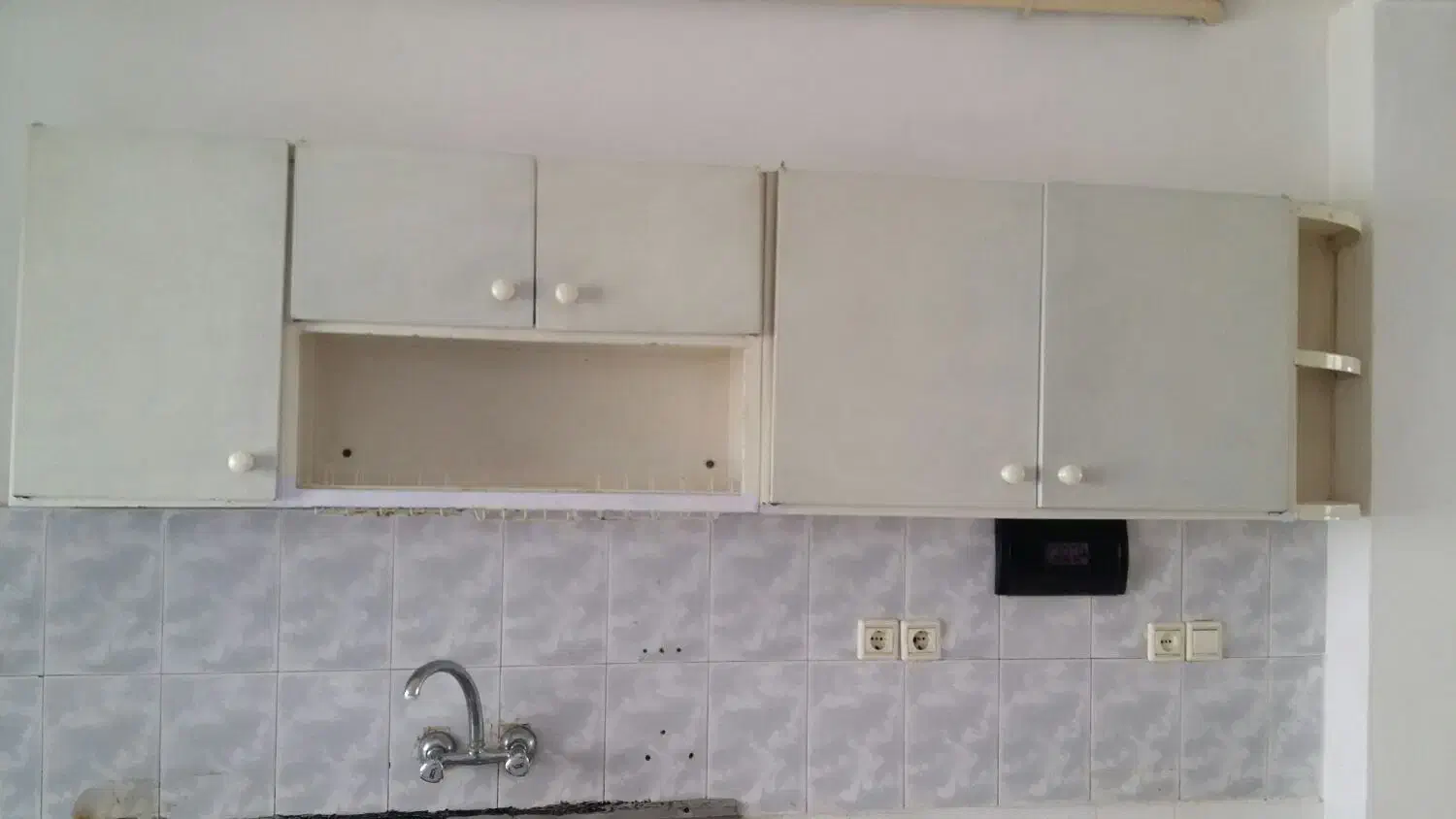 کابینت فلزی دست دوم به همراه سینک و هود|آب‌چکان و نظم‌دهنده ظروف|رشت, پیرکلاچای|دیوار