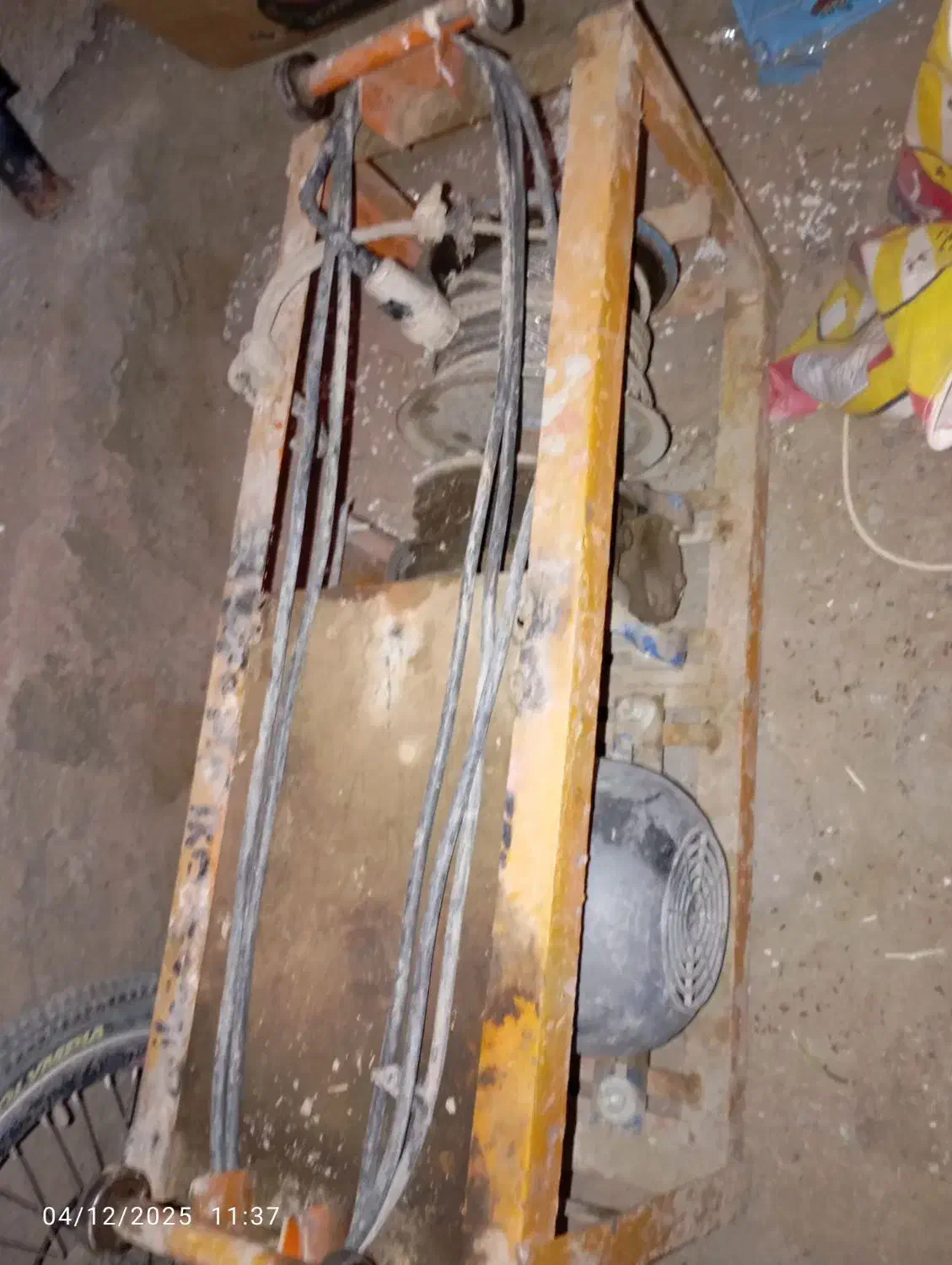 بالابر برقی|ابزارآلات|کبودرآهنگ, |دیوار