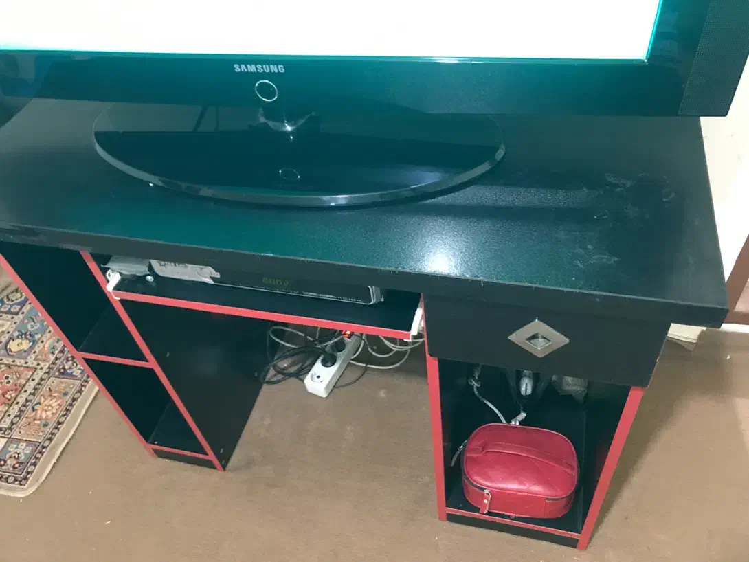 فروش میز تحریر بسیار تمیز|میز تحریر و کامپیوتر|لنگرود, |دیوار