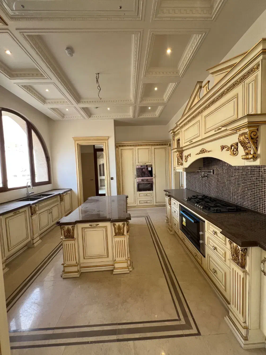 زعفرانیه185متر3خواب‌مشاعات‌فعال‌ دسترسی آسان 5ساله