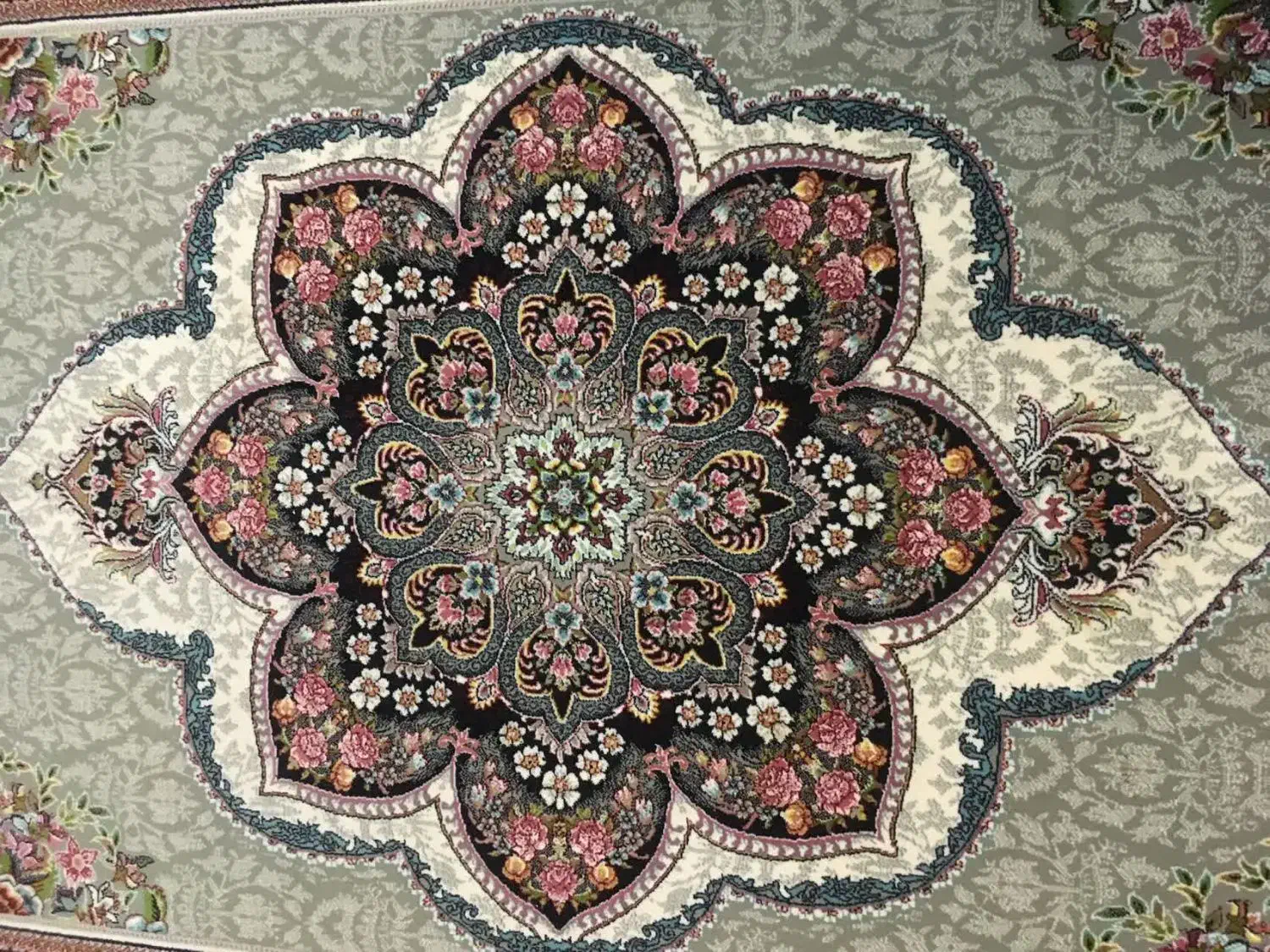 فرش کناره ۱۲۰۰ شانه در حد نو|فرش|قزوین, |دیوار