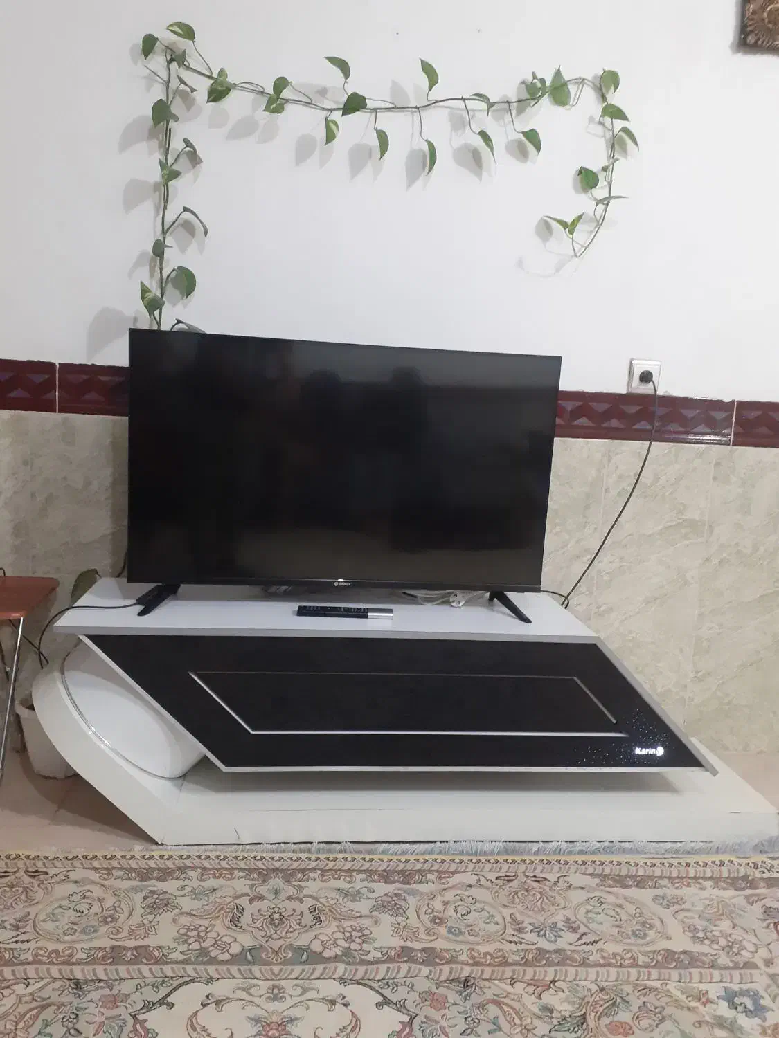 اینه و زیرتلویزون|آینه|ایلام, |دیوار